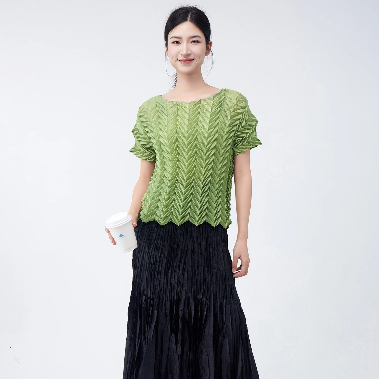 High Quality Elegance Fast Delivered Women's Pleated Top Summer Design Crew Neck Casual T-shirt
High Quality Elegance Fast Delivered Women's Pleated Top Summer Design Crew Neck Casual T-shirt