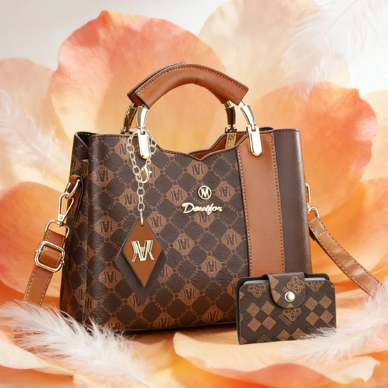 Light luxury printed women's tote bag, a versatile commuter bag and small handbag, a classic and elegant women's handbag, a fash
Light luxury printed women's tote bag, a versatile commuter bag and small handbag, a classic and elegant women's handbag, a fash