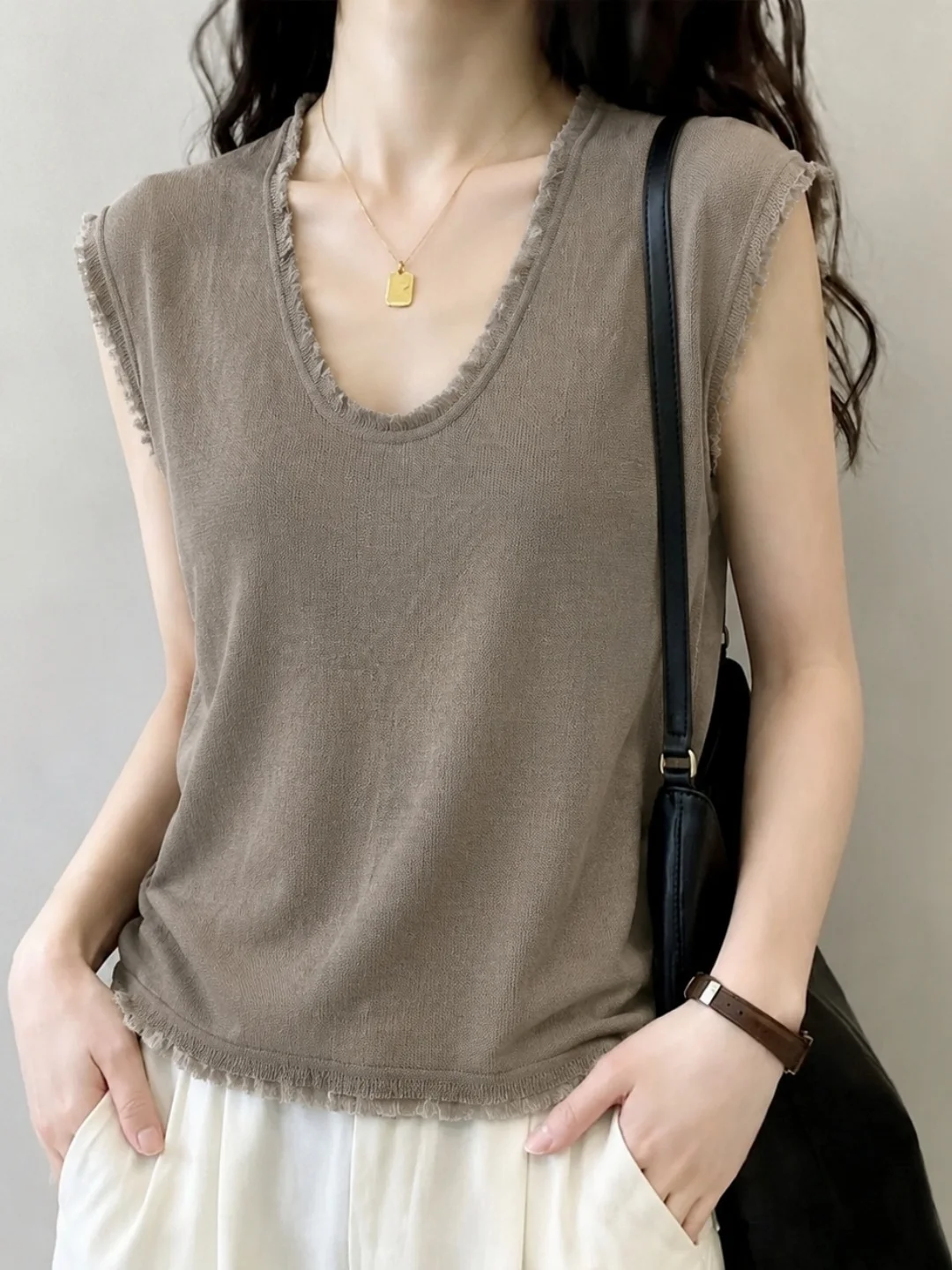 Summer Commute Ice Silk Knitted Vest Women's Fashion Korean Design Sleeveless Top Ageless Versatile Casual Loose Fit
Summer Commute Ice Silk Knitted Vest Women's Fashion Korean Design Sleeveless Top Ageless Versatile Casual Loose Fit