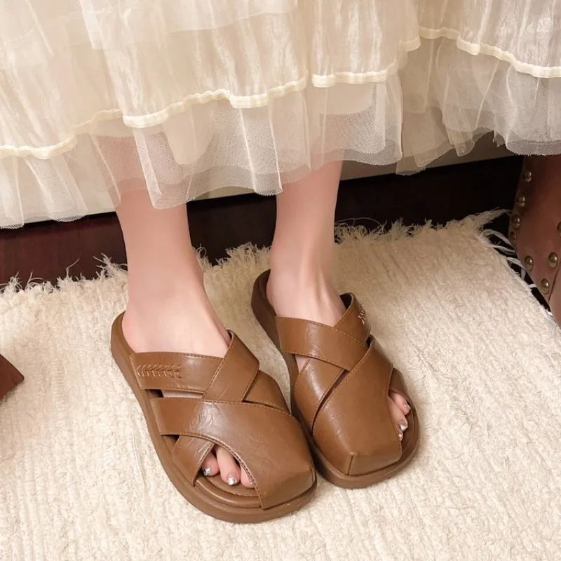 2026 New Women Slippers Summer Women's Slippers Flat Sandals Round Toe Design Breathable Sandals Flip Flops
2026 New Women Slippers Summer Women's Slippers Flat Sandals Round Toe Design Breathable Sandals Flip Flops