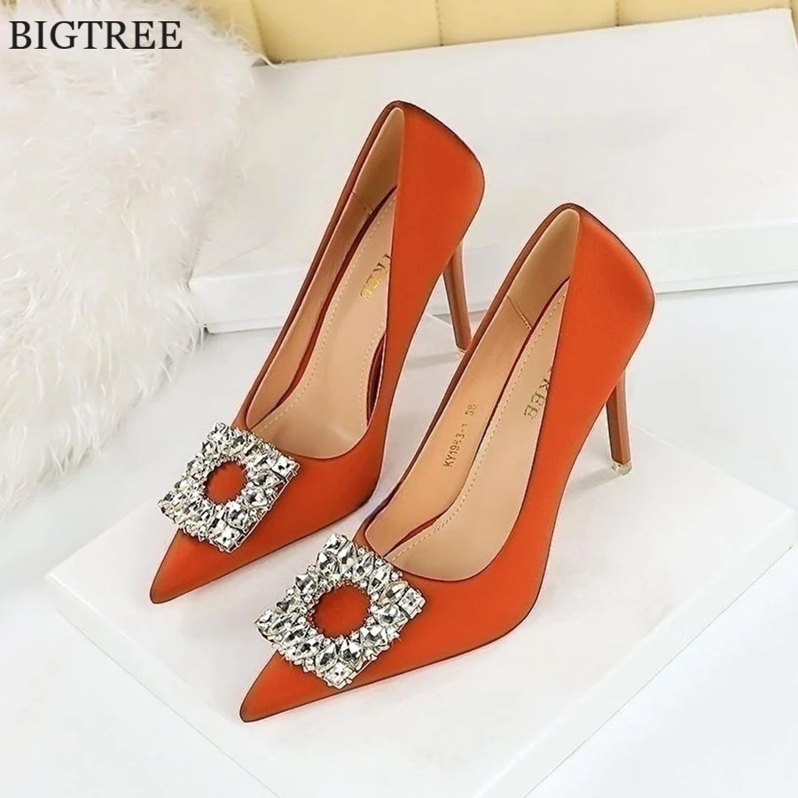 Luxury Crystal Buckle Shallow Women Pumps Plus Size 43 Autumn Solid Silk Pointy Toe High Heel Ladies Slip On Wedding Dress Shoes
Luxury Crystal Buckle Shallow Women Pumps Plus Size 43 Autumn Solid Silk Pointy Toe High Heel Ladies Slip On Wedding Dress Shoes