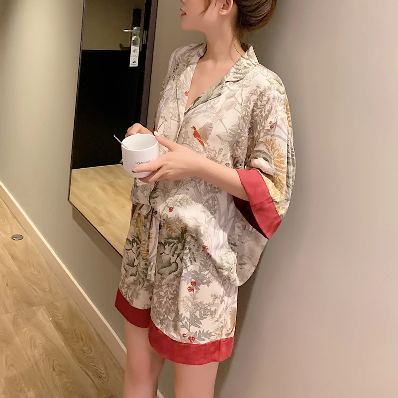 Ice silk pajamas women's suit 2024 new summer thin cardigan short-sleeved silk ins-style oil painting printing home clothes
Ice silk pajamas women's suit 2024 new summer thin cardigan short-sleeved silk ins-style oil painting printing home clothes