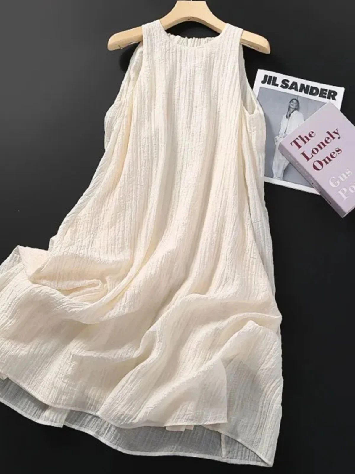 plus Size Women's Summer Loose Slimming Sleeveless Dress 300 Pounds Base Tank Top A-Line Midi Dress Korean Style round Neck
plus Size Women's Summer Loose Slimming Sleeveless Dress 300 Pounds Base Tank Top A-Line Midi Dress Korean Style round Neck