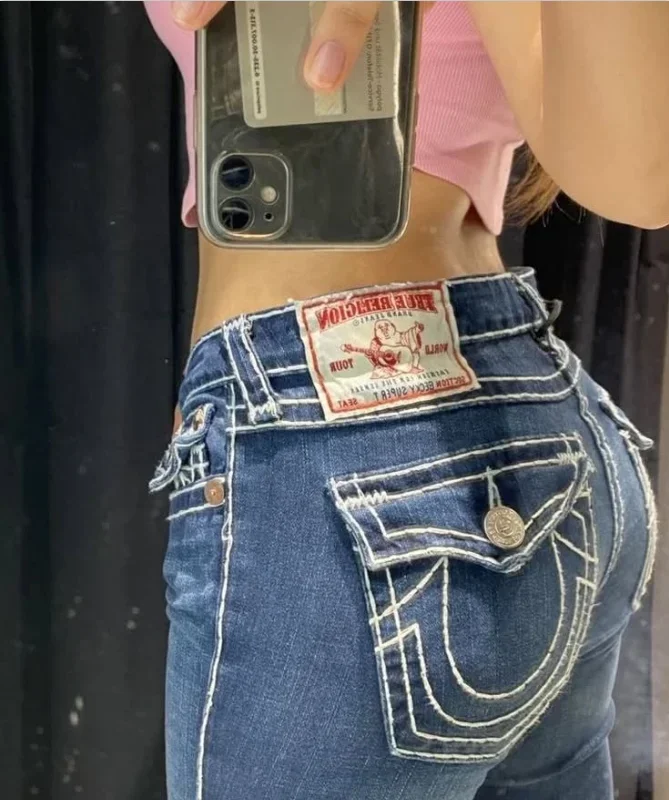 Y2K Gothic Blue Street Pocket Buddha Embroidery Washed Denim Jeans for Women Harajuku Retro Hip-hop High Waisted Slim Fit Pants
Y2K Gothic Blue Street Pocket Buddha Embroidery Washed Denim Jeans for Women Harajuku Retro Hip-hop High Waisted Slim Fit Pants