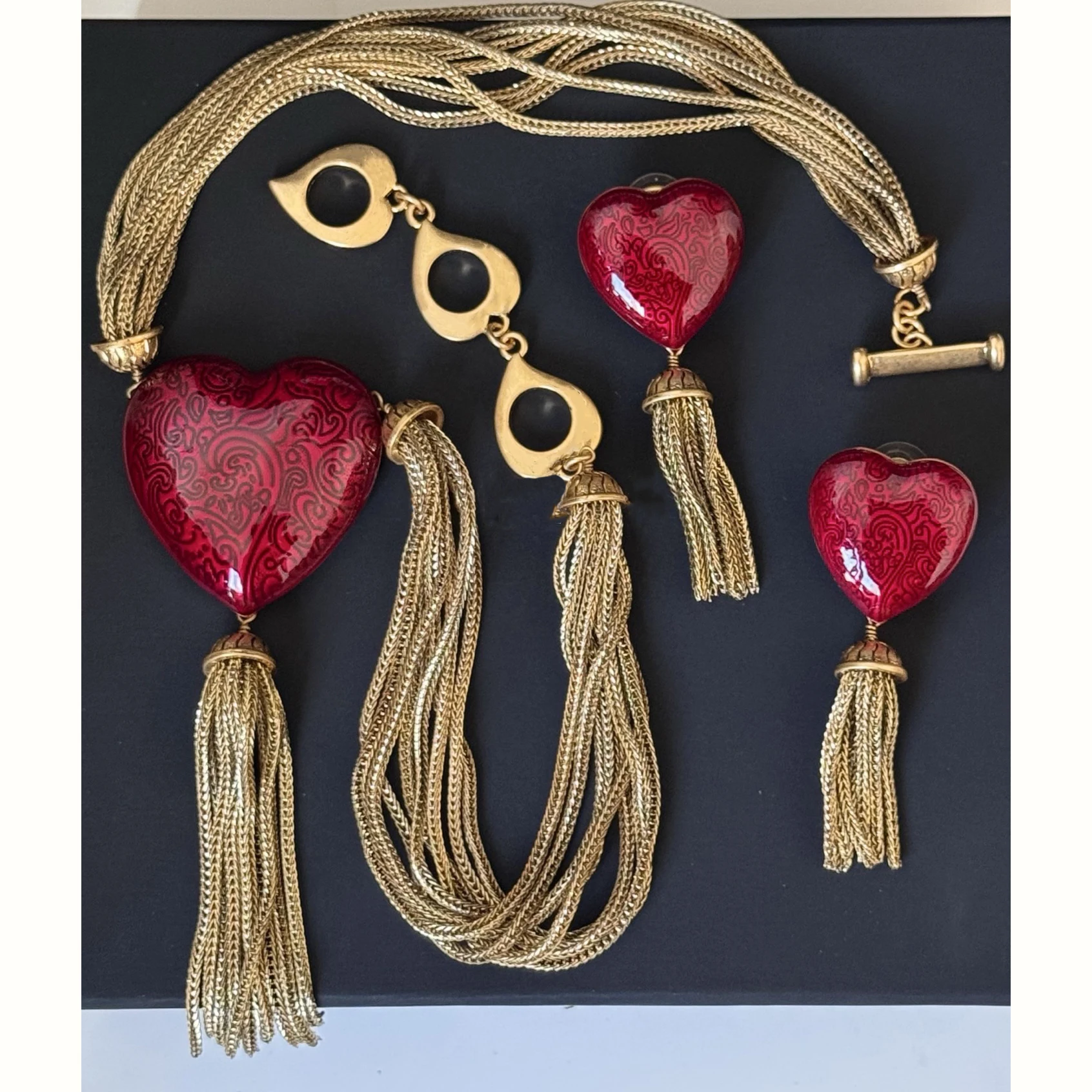 Vintage Red Heart Tassel Gold Necklace Earrings Luxury Set Woman Europe Designer Brand Top Quality Jewelry Trend
Vintage Red Heart Tassel Gold Necklace Earrings Luxury Set Woman Europe Designer Brand Top Quality Jewelry Trend