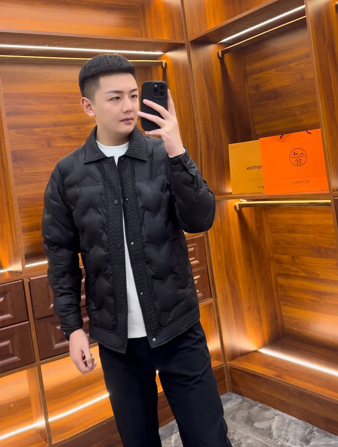 Легкая теплая хлопковая куртка для мужчин с воротником-стойкой, свободного кроя, зимняя верхняя одежда, модная, в стиле Cleanfit, удлиненная
Легкая теплая хлопковая куртка для мужчин с воротником-стойкой, свободного кроя, зимняя верхняя одежда, модная, в стиле Cleanfit, удлиненная