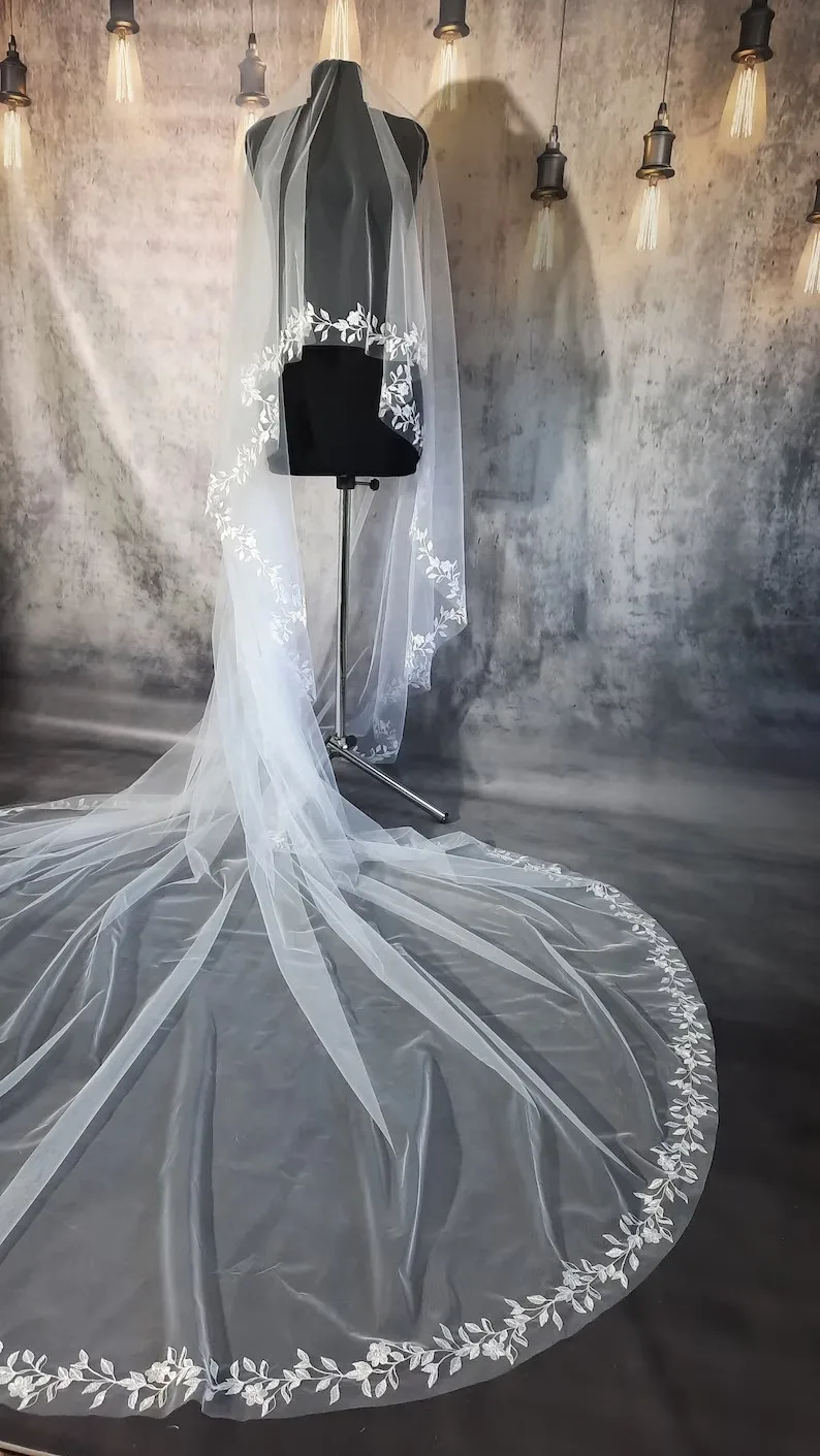 3m Length 2m Width Cathedral Wedding Veils Lace Appliques One Layer Bridal Veil Bride Women Accessories Bride Veil
3m Length 2m Width Cathedral Wedding Veils Lace Appliques One Layer Bridal Veil Bride Women Accessories Bride Veil