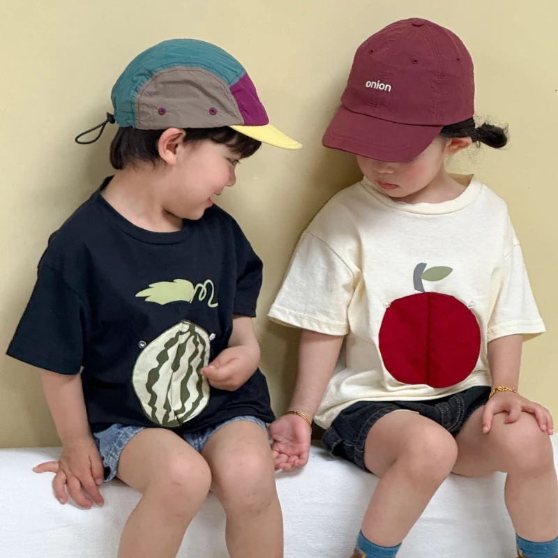 2026 New Summer Clothing Hot Selling Cute and Simple Fruit Sticker Pattern Round Neck Loose T-shirt Brother Sister Outfit
2026 New Summer Clothing Hot Selling Cute and Simple Fruit Sticker Pattern Round Neck Loose T-shirt Brother Sister Outfit