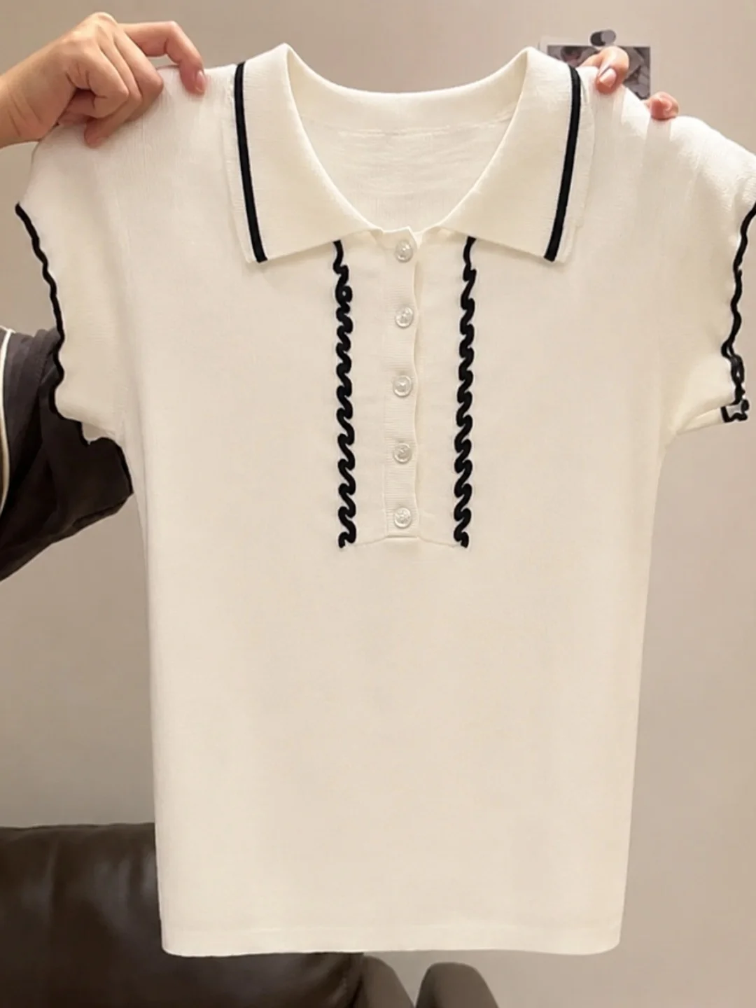 Sweet Poloneck Knitted T-Shirt Short Sleeve Summer Fashion Color Block Lace Trim Slimming Top for Women Straight Cut Luxury S...
Sweet Poloneck Knitted T-Shirt Short Sleeve Summer Fashion Color Block Lace Trim Slimming Top for Women Straight Cut Luxury S...