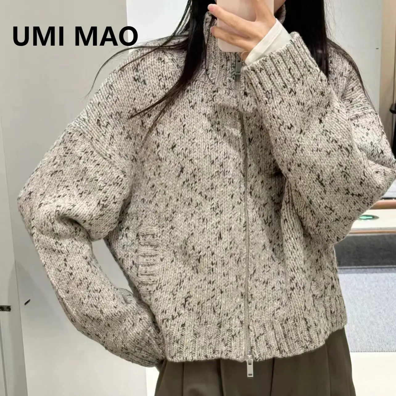 UMI MAO женская одежда, повседневный шерстяной текстурированный кардиган на молнии, свитер, осень-зима, новинка Y2k, модный топ
UMI MAO женская одежда, повседневный шерстяной текстурированный кардиган на молнии, свитер, осень-зима, новинка Y2k, модный топ