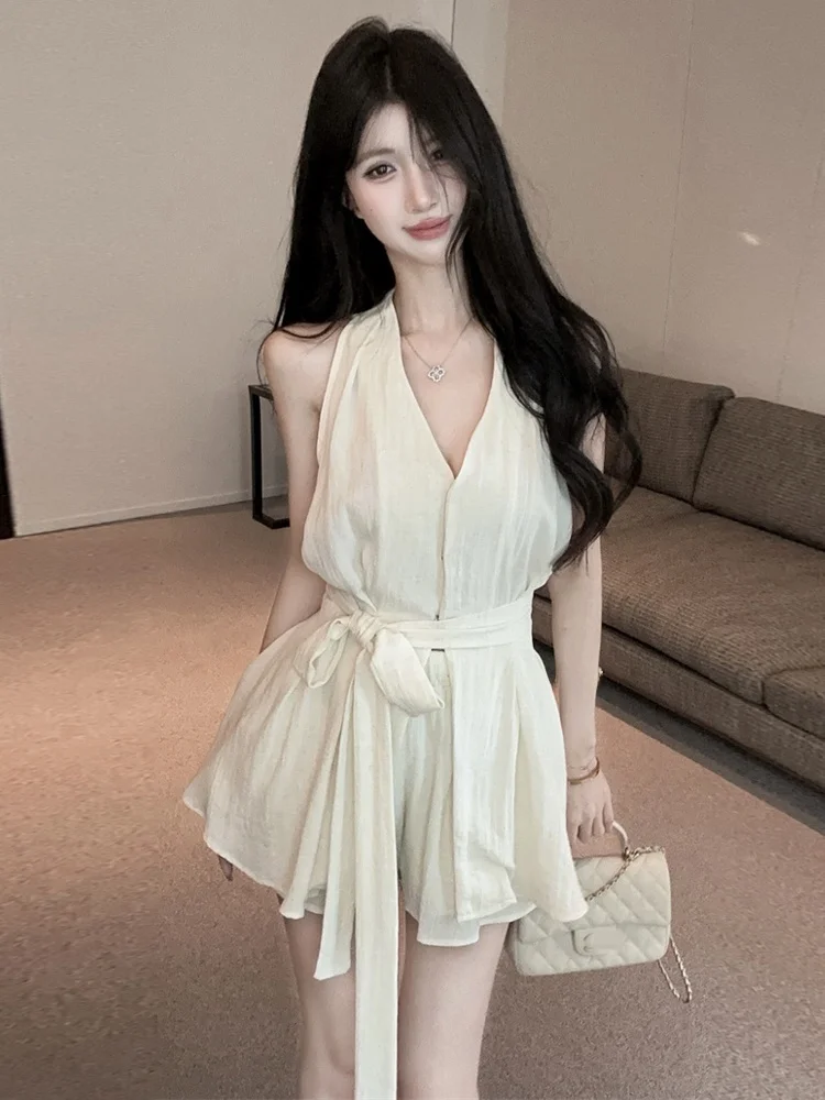 Sexy V-neck Sleeveless Shoulder-baring Waist-cinched Vest Top High-waisted Wide-leg Shorts Set Casual Fashionable Commute Wear
Sexy V-neck Sleeveless Shoulder-baring Waist-cinched Vest Top High-waisted Wide-leg Shorts Set Casual Fashionable Commute Wear