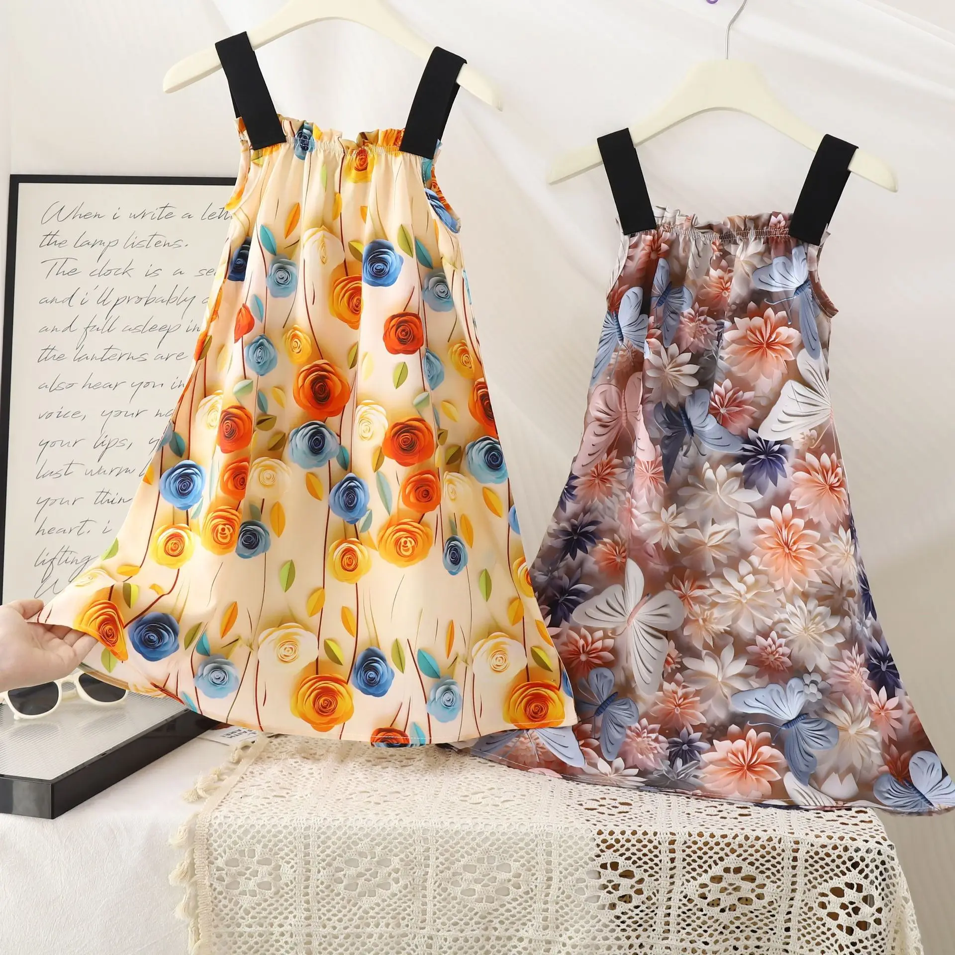 Girls' Summer New Bohemian Vacation Style Hanging Neck Dress Sweet And Cute Floral Rose Suspender Sleeveless Fairy Dress
Girls' Summer New Bohemian Vacation Style Hanging Neck Dress Sweet And Cute Floral Rose Suspender Sleeveless Fairy Dress