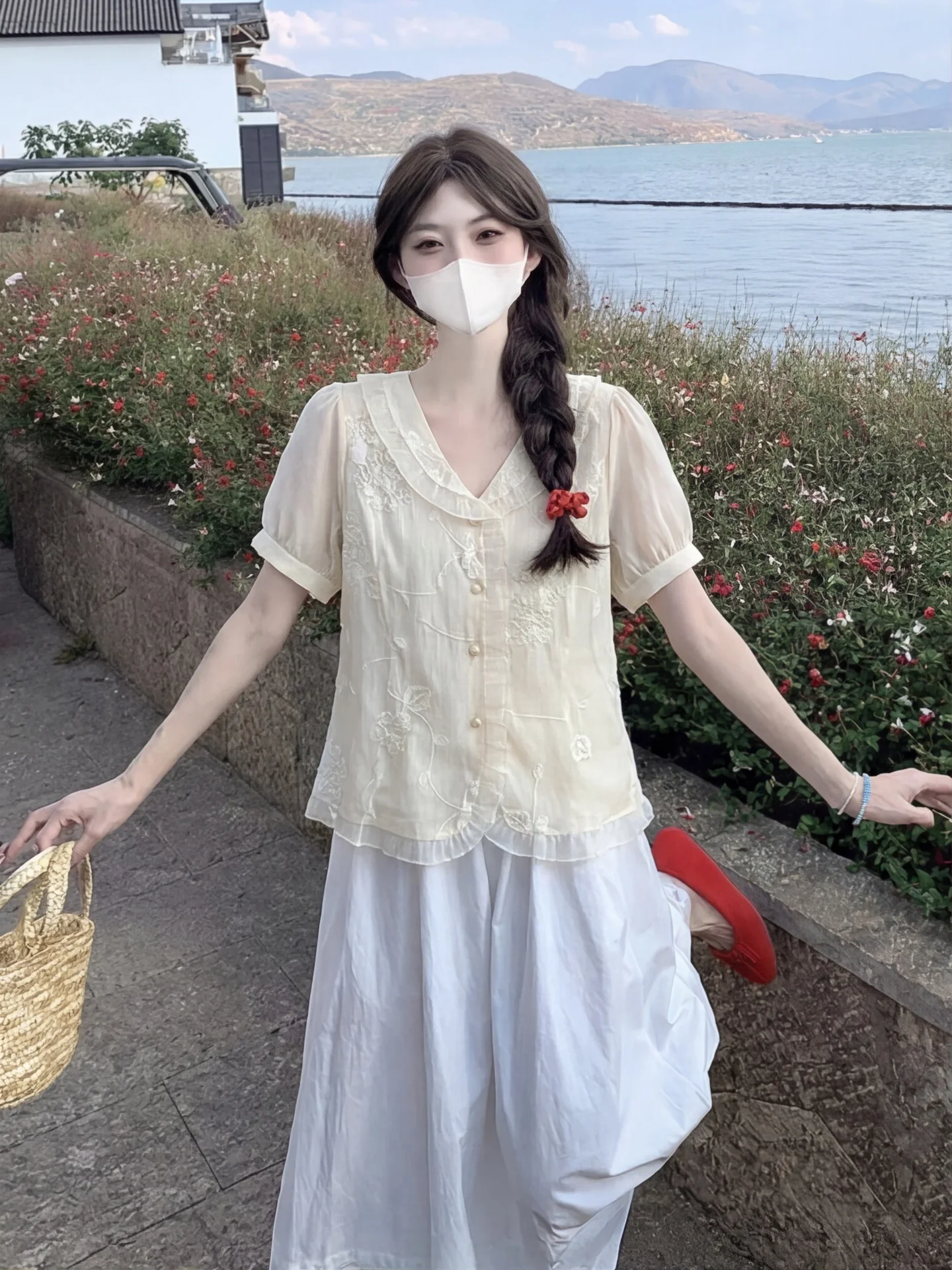 Sweet Youthful Embroidered Lace Doll Collar Short Sleeve V Neck Summer Design Sense Chiffon Shirt Women City Walk Breathable ...
Sweet Youthful Embroidered Lace Doll Collar Short Sleeve V Neck Summer Design Sense Chiffon Shirt Women City Walk Breathable ...
