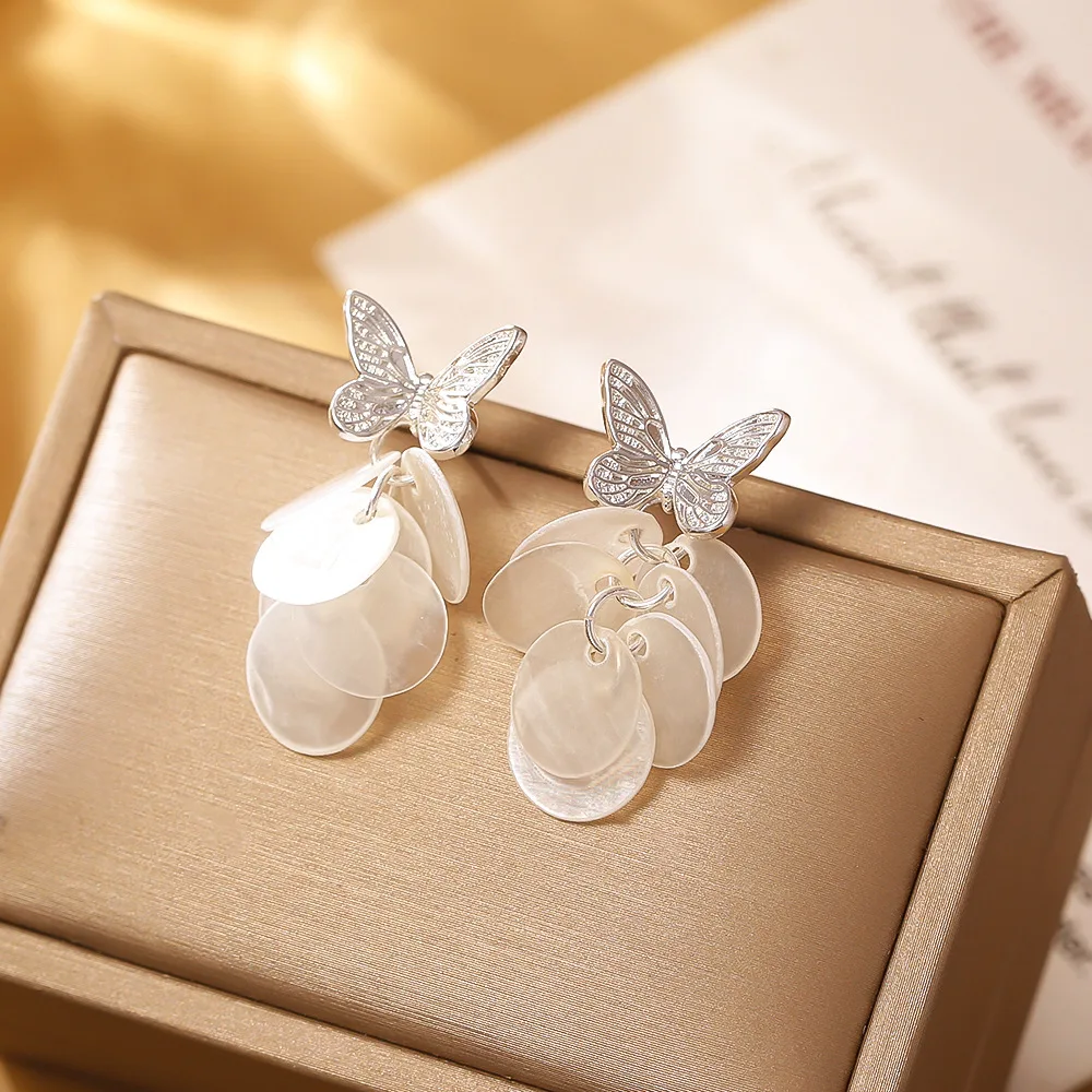 Fashionable and Exquisite Butterfly Tassel Shell Earrings Super Fairy Temperament Earrings Niche Luxurious Versatile Earrings
Fashionable and Exquisite Butterfly Tassel Shell Earrings Super Fairy Temperament Earrings Niche Luxurious Versatile Earrings
