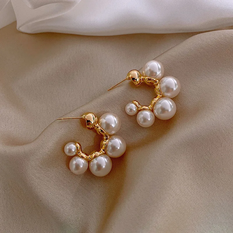 Exquisite Hoop Imitation Pearl C Shape Earrings Stud For Women Cute Girls Jewelry Luxury Bridal Wedding Hoop Earrings
Exquisite Hoop Imitation Pearl C Shape Earrings Stud For Women Cute Girls Jewelry Luxury Bridal Wedding Hoop Earrings