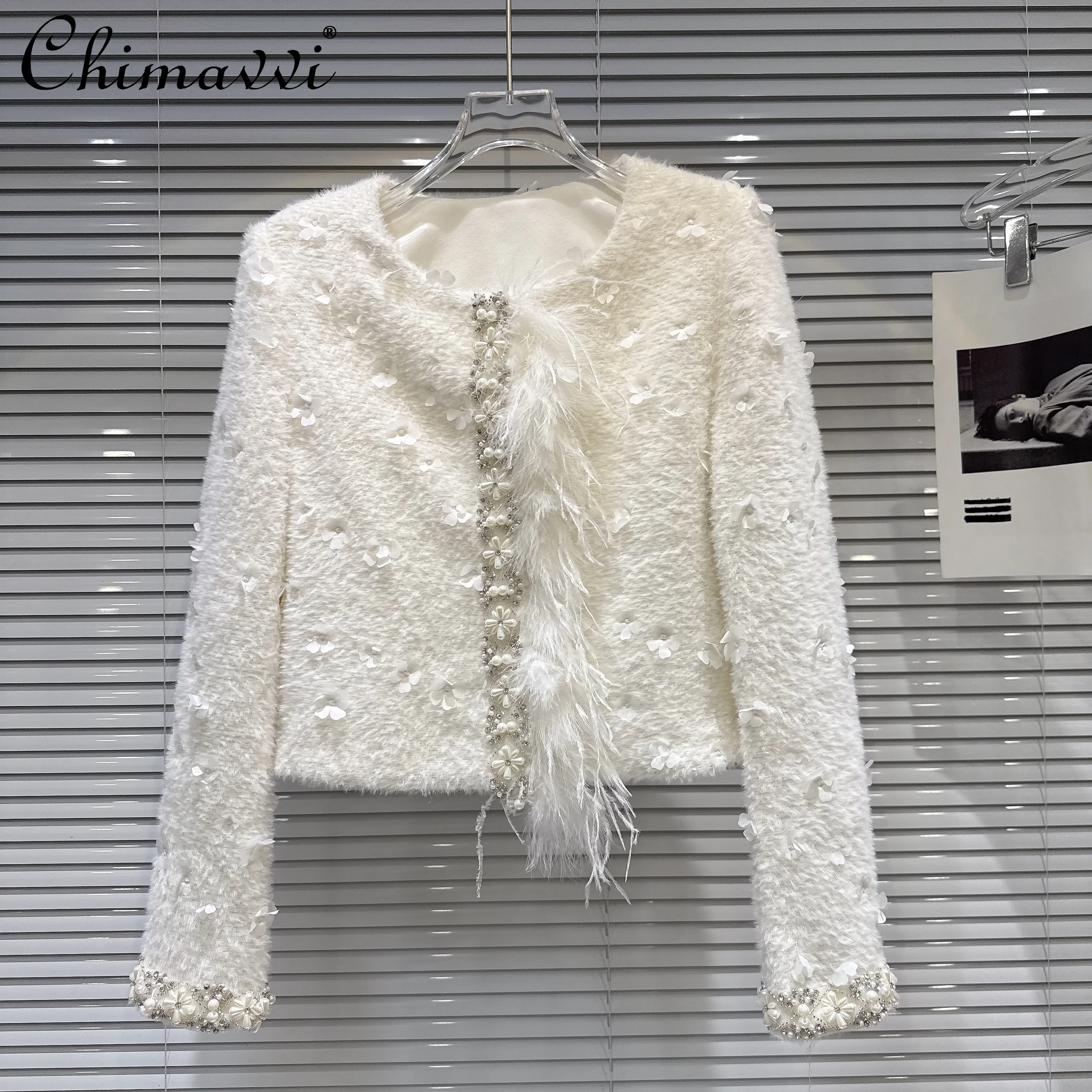 French Elegant Fashion Socialite Round Neck Long Sleeve Beaded Feather Patchwork Straight Slim Short Jacket Top for Women Autumn
French Elegant Fashion Socialite Round Neck Long Sleeve Beaded Feather Patchwork Straight Slim Short Jacket Top for Women Autumn