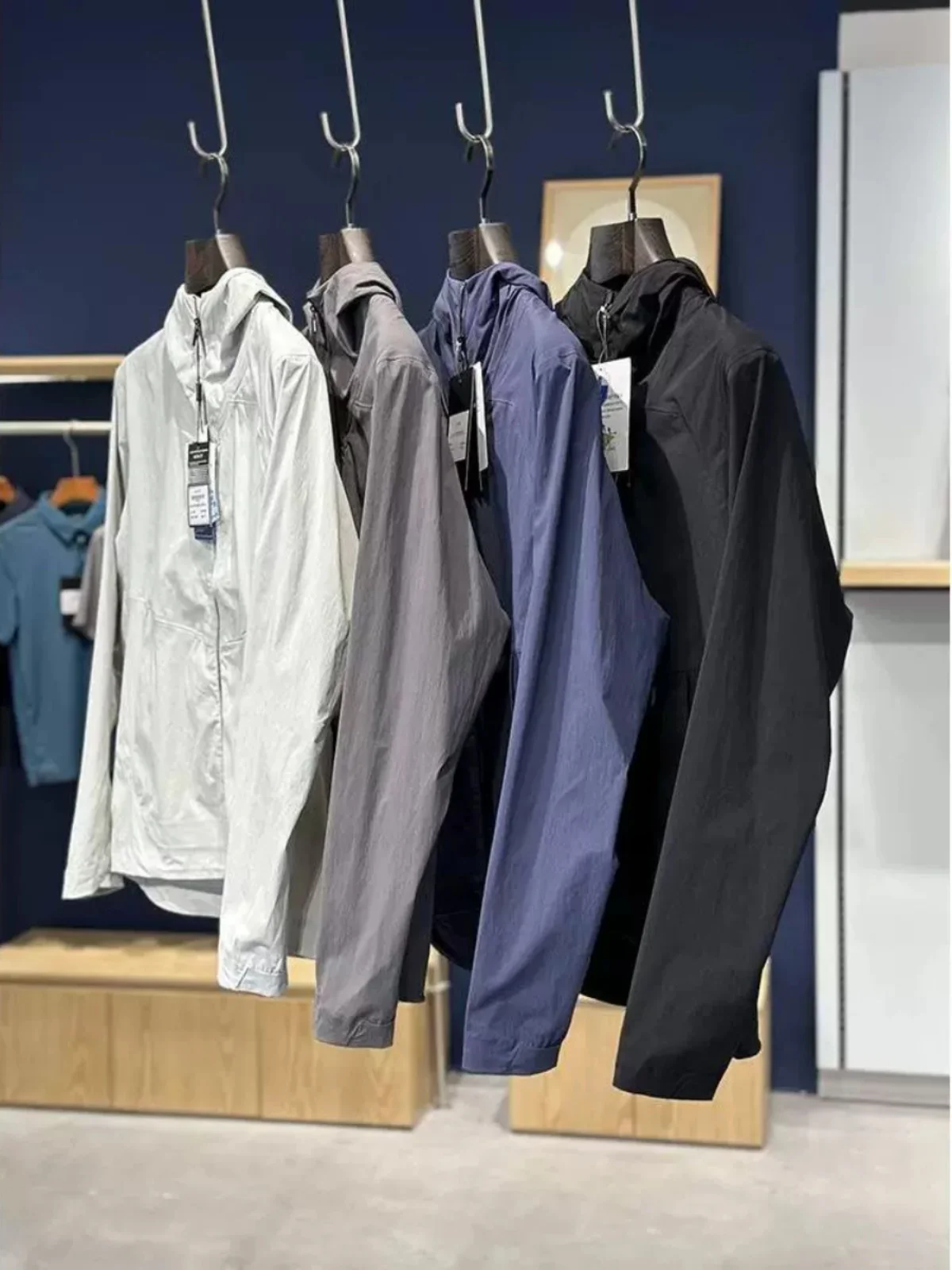 Men's Outdoor Lightweight Waterproof Windproof Fleece Lined Hooded Jacket Zipper Closure Color Fashion Urban Style
Men's Outdoor Lightweight Waterproof Windproof Fleece Lined Hooded Jacket Zipper Closure Color Fashion Urban Style