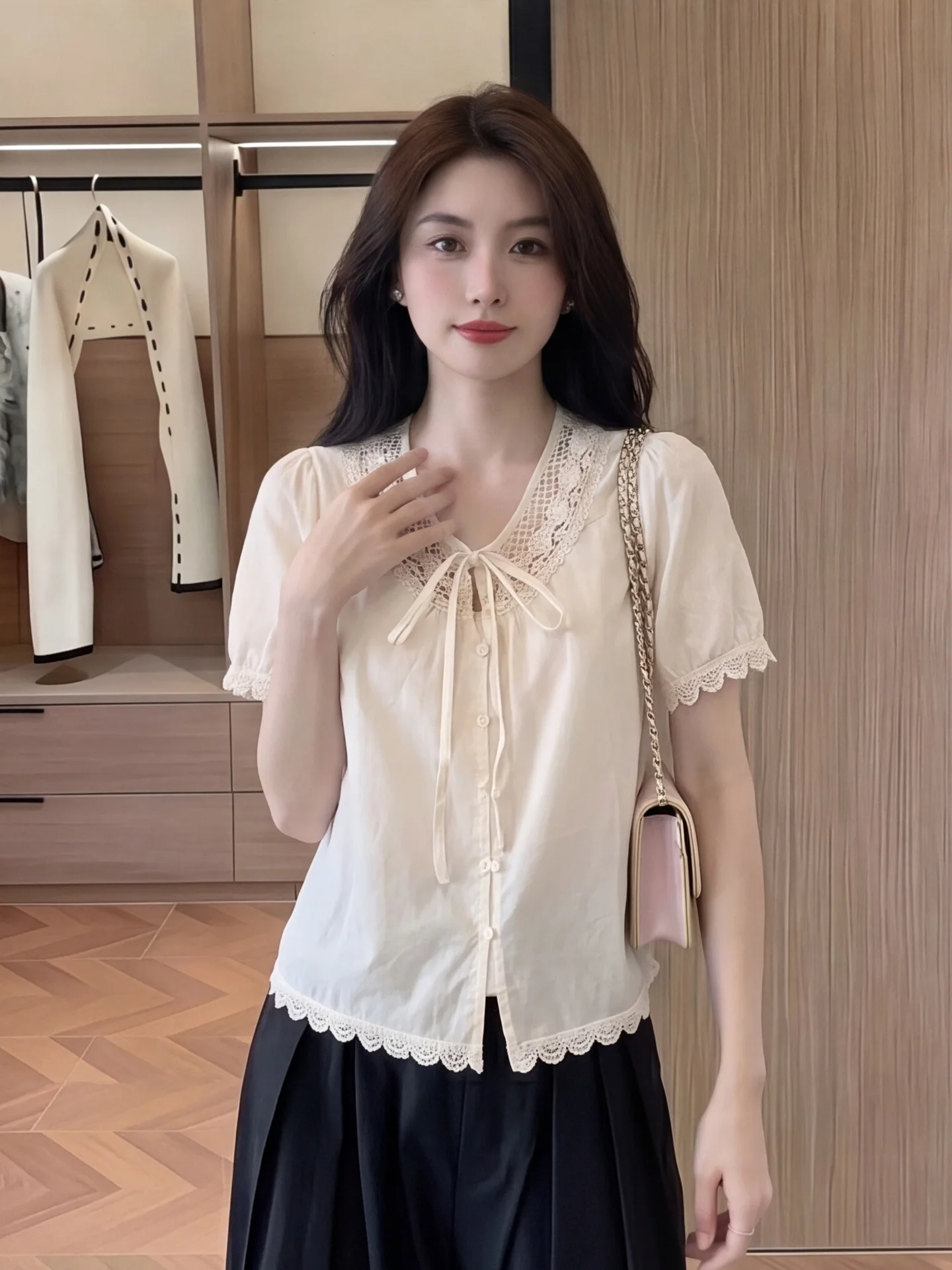 Embroidered Lace Short Sleeve V-Neck Shirt Women's Summer Tie Waist Loose Style Age-Defying Blouse Breathable Comfortable Shirt
Embroidered Lace Short Sleeve V-Neck Shirt Women's Summer Tie Waist Loose Style Age-Defying Blouse Breathable Comfortable Shirt