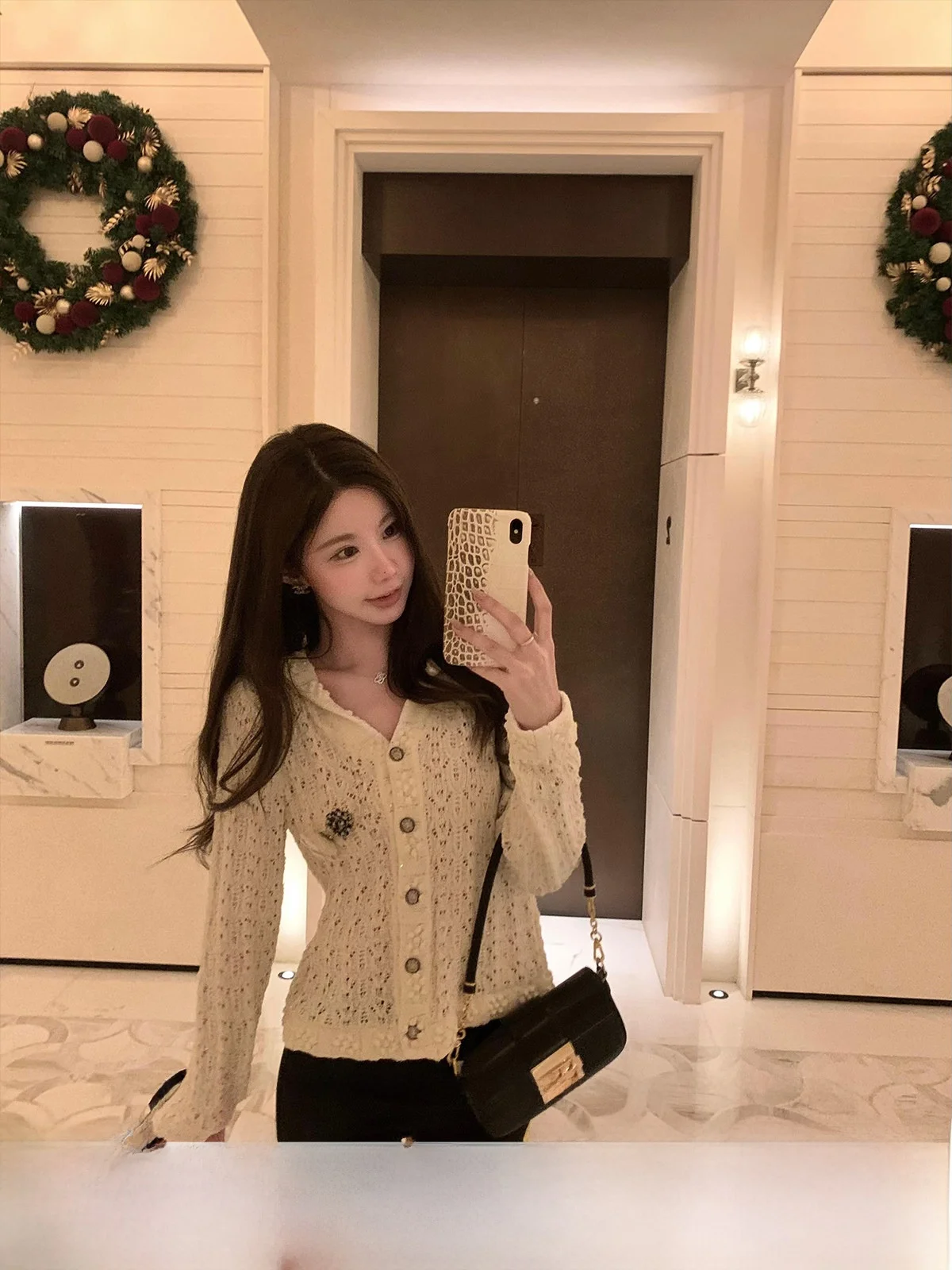 YOLI Zhang Yuli Casual V-neck Knitwear White Women's Spring Commute Versatile Slimming Top Comfortable Long Sleeve Cardigan
YOLI Zhang Yuli Casual V-neck Knitwear White Women's Spring Commute Versatile Slimming Top Comfortable Long Sleeve Cardigan