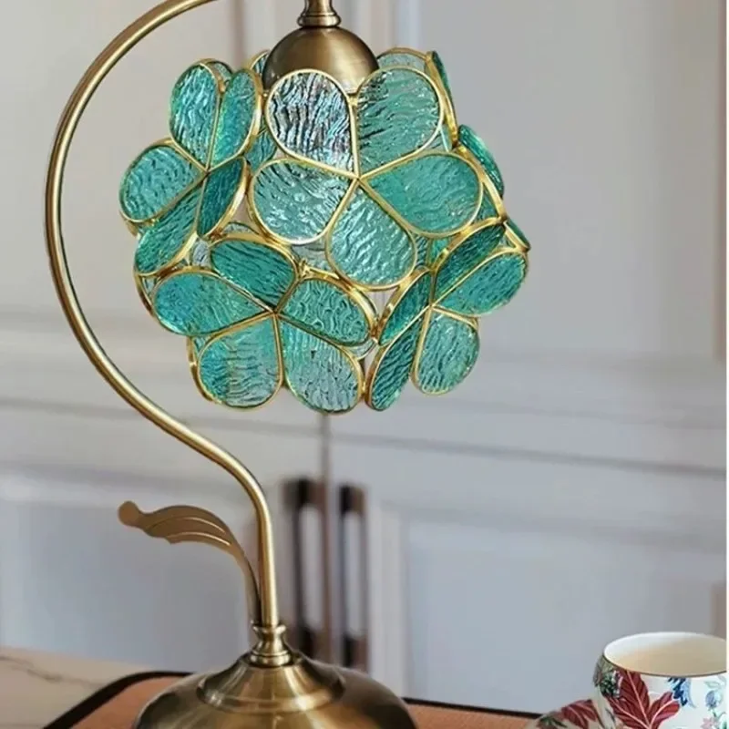 Creative Dimming Table Lamp European and American Style Retro Shell Modern Wedding Bedside Study Romantic Bedroom
Creative Dimming Table Lamp European and American Style Retro Shell Modern Wedding Bedside Study Romantic Bedroom