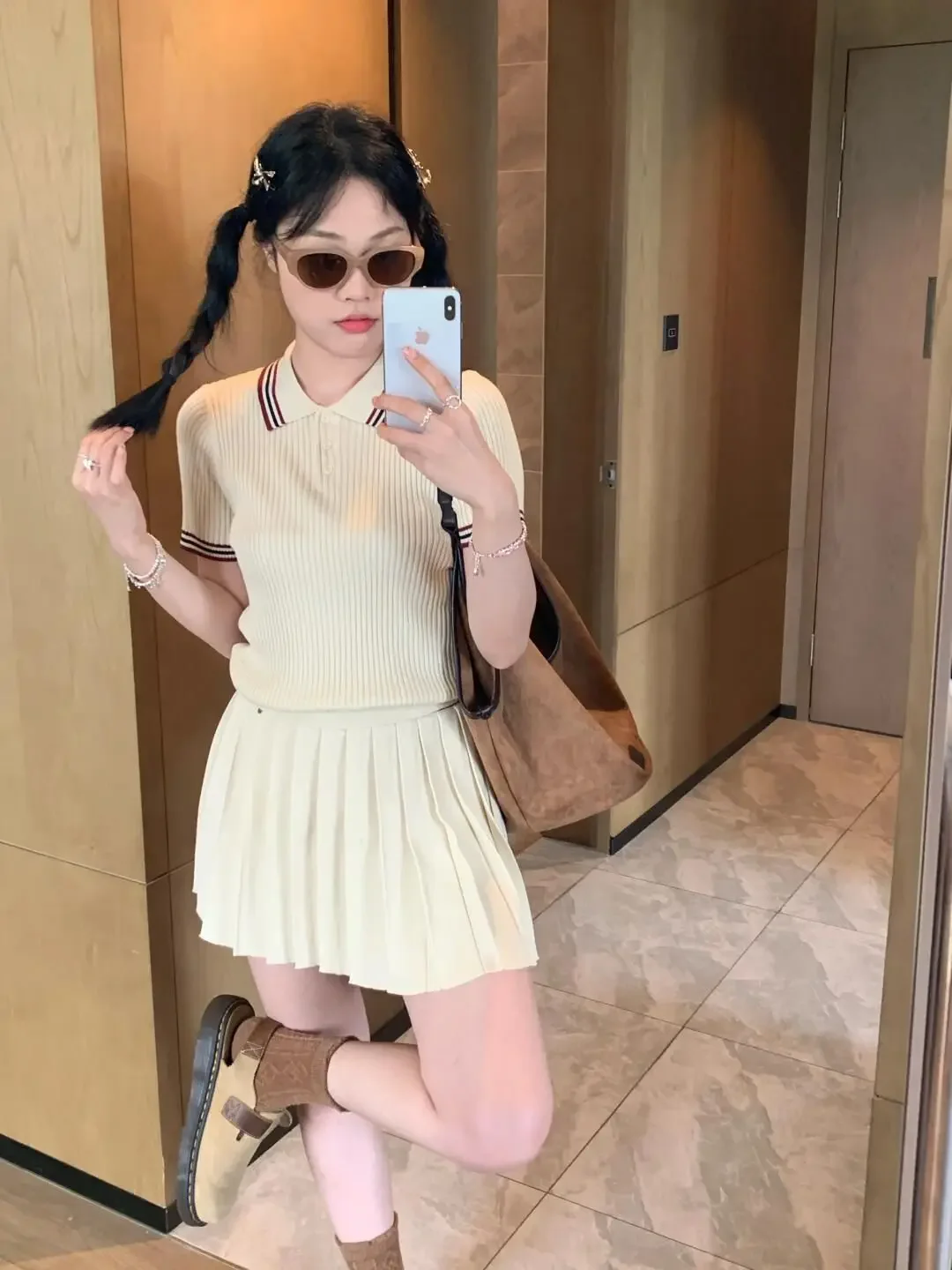 2024 New Summer Women Knitted Two Piece Skirt Sets Polo-neck Short Sleeve Knitwear Tops + A Line Short Pleated Mini Skirt Sets
2024 New Summer Women Knitted Two Piece Skirt Sets Polo-neck Short Sleeve Knitwear Tops + A Line Short Pleated Mini Skirt Sets