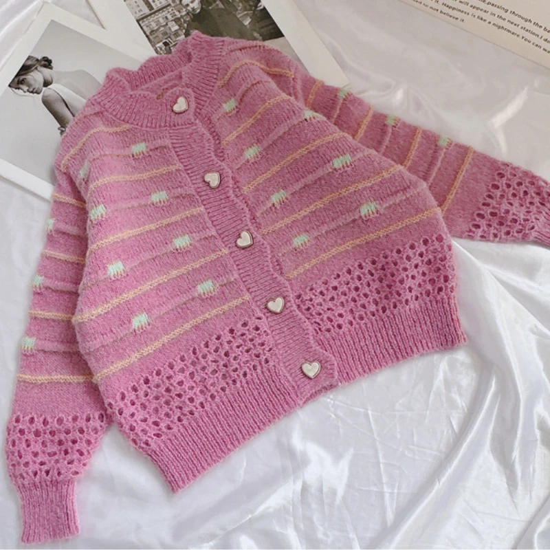 Girls' Knitted Cardigan Spring and Autumn 2024 New Style Striped Love Button Children's Coat Korean Baby Girl Sweater Top
Girls' Knitted Cardigan Spring and Autumn 2024 New Style Striped Love Button Children's Coat Korean Baby Girl Sweater Top