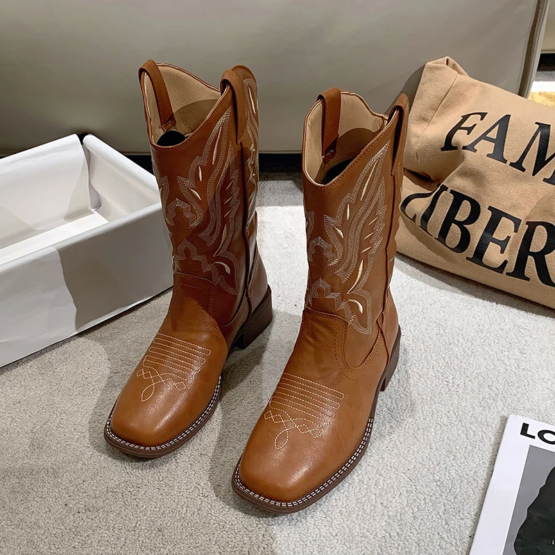 Winter Vintage Brown Women Boots Cowboy Boots Women 2025 Embroidered Square Toe Brown Long Boots Chunky Mid Calf Women Shoes
Winter Vintage Brown Women Boots Cowboy Boots Women 2025 Embroidered Square Toe Brown Long Boots Chunky Mid Calf Women Shoes