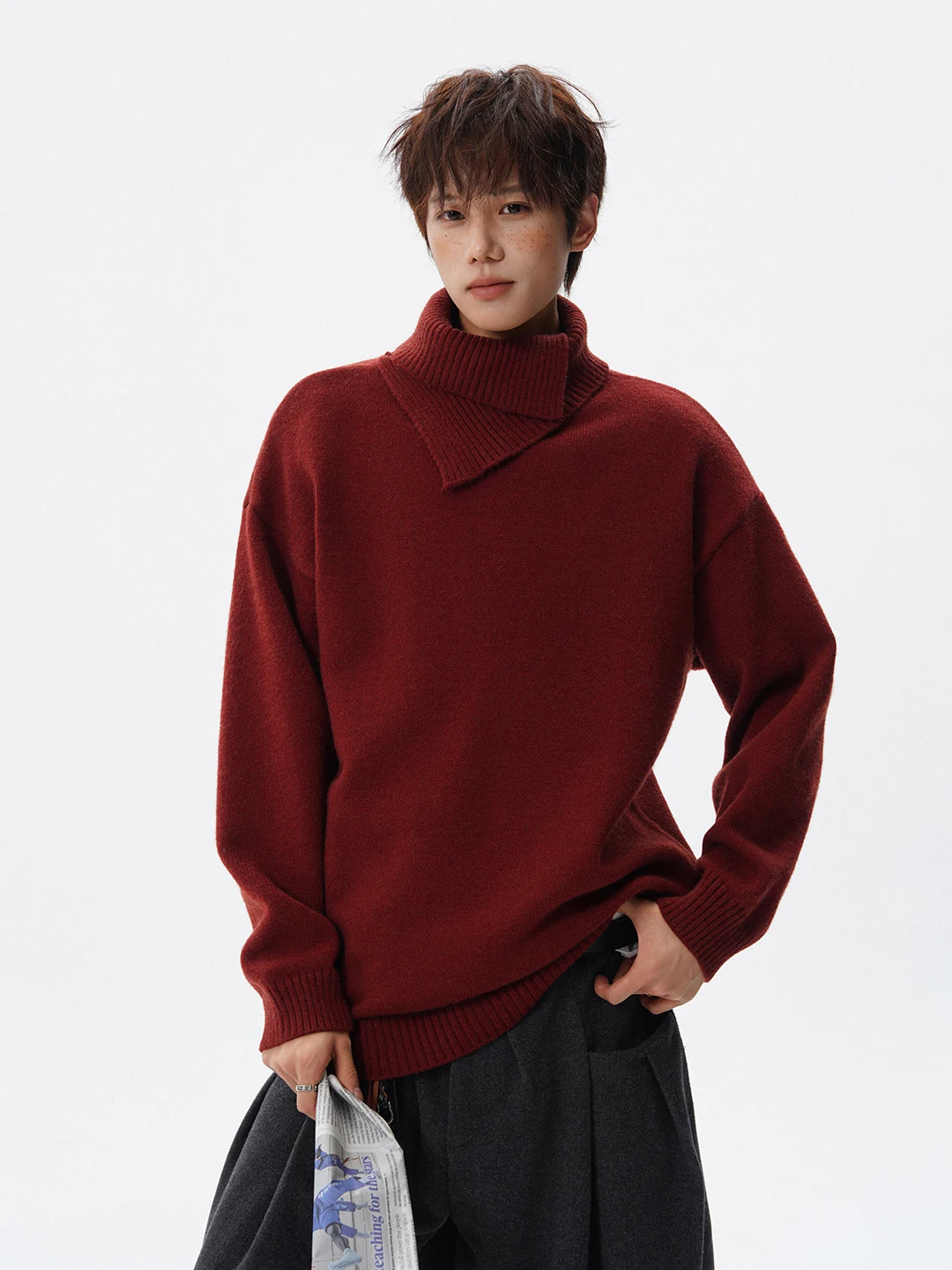 Красный асимметричный вязаный свитер с высоким воротником, мужской зимний американский повседневная одежда, удобный теплый Ci Walk Running
Красный асимметричный вязаный свитер с высоким воротником, мужской зимний американский повседневная одежда, удобный теплый Ci Walk Running