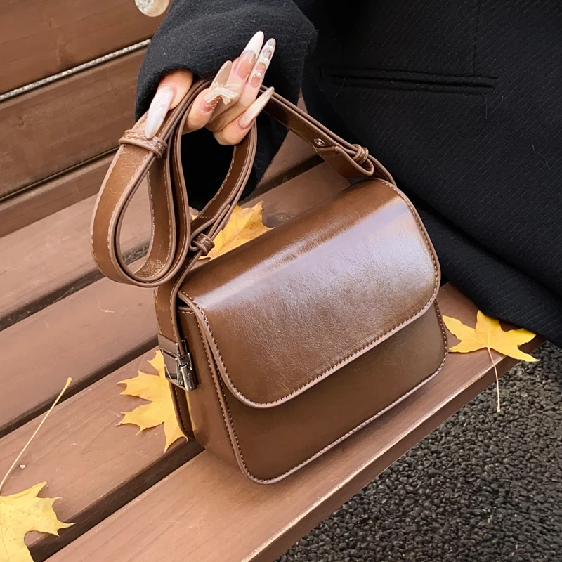 Retro Solid Color Saddle Bag High Quality Leather Shoulder Bags for Women 2023 New Simple Ladies Crossbody Bag Designer Handbags
Retro Solid Color Saddle Bag High Quality Leather Shoulder Bags for Women 2023 New Simple Ladies Crossbody Bag Designer Handbags