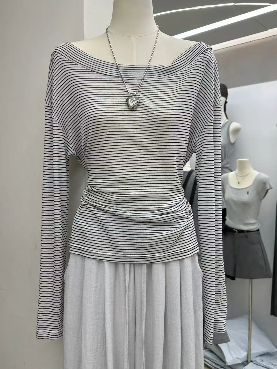 Летний топ 2025 года в стиле Dongda Gate: однотонный, с одним открытым плечом, поясом на талии, тонкий, с защитой от солнца, для женщин, для повседневной носки, в корейском стиле...
Летний топ 2025 года в стиле Dongda Gate: однотонный, с одним открытым плечом, поясом на талии, тонкий, с защитой от солнца, для женщин, для повседневной носки, в корейском стиле...