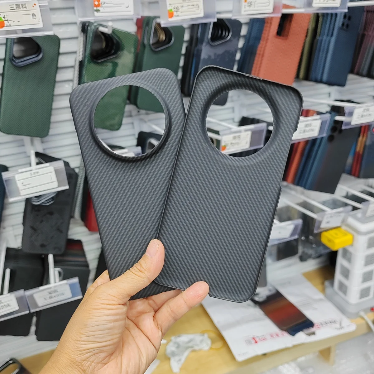 Роскошный чехол для телефона из чистого арамидного углеродного волокна 600D для Huawei Mate 70 Air, ультратонкий, легкий, противоударный защитный чехол
Роскошный чехол для телефона из чистого арамидного углеродного волокна 600D для Huawei Mate 70 Air, ультратонкий, легкий, противоударный защитный чехол