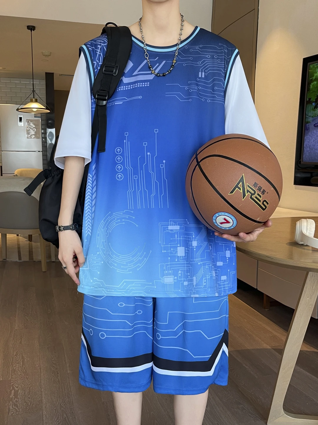 Комплект из футболки и шорт из ледяного шелка для мальчиков: быстросохнущий спортивный костюм для старшеклассников и подростков
Комплект из футболки и шорт из ледяного шелка для мальчиков: быстросохнущий спортивный костюм для старшеклассников и подростков