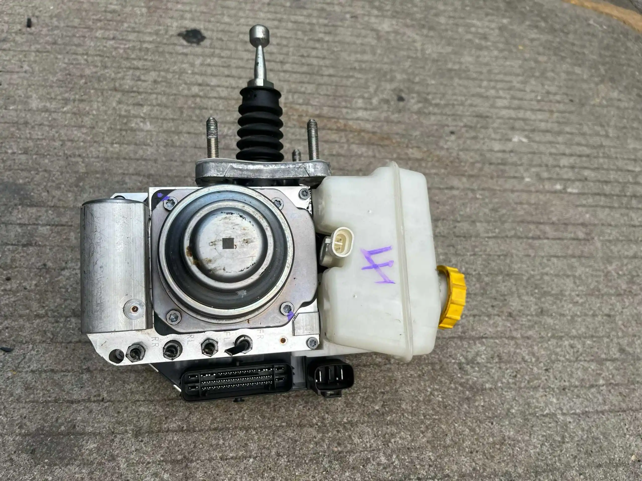 ABS Pump ESP Control Unit For Giulietta 940 2010-2020 50562147 50565048 OEM Replacement
ABS Pump ESP Control Unit For Giulietta 940 2010-2020 50562147 50565048 OEM Replacement