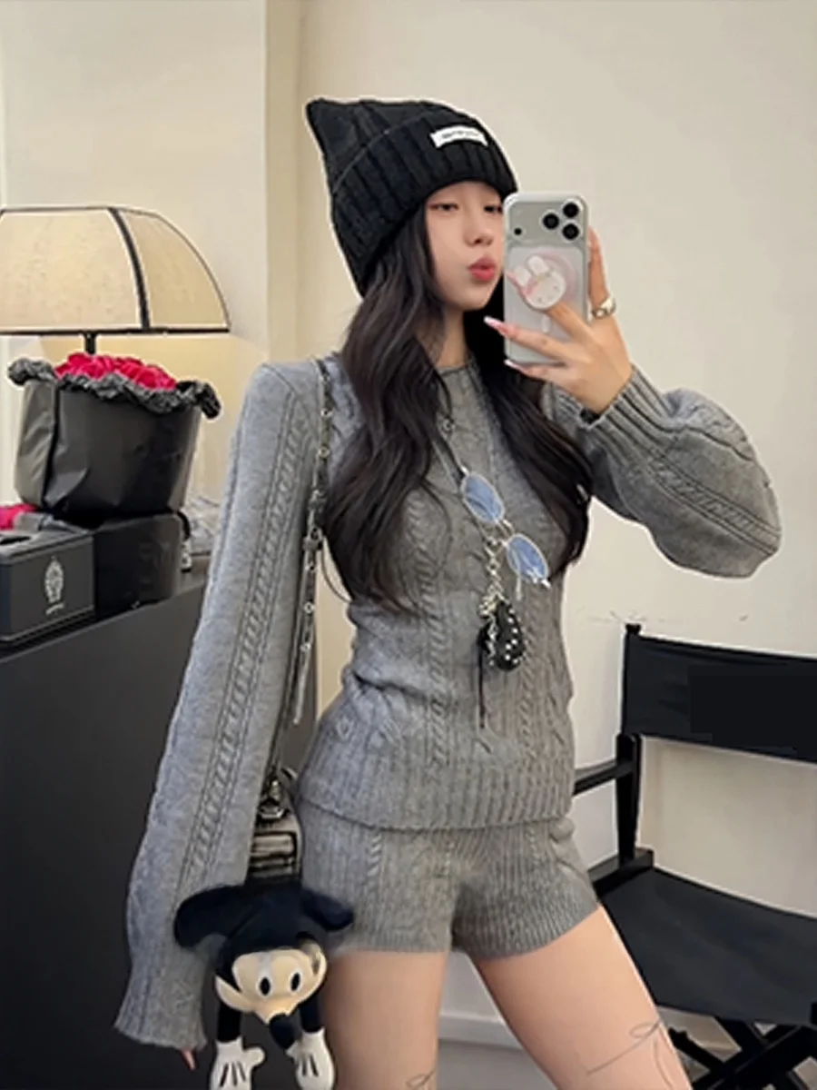 Корейские брюки с высокой талией, вязаный свитер, женский модный комплект, зимний теплый длинный свек, круглый пуловер, топ
Корейские брюки с высокой талией, вязаный свитер, женский модный комплект, зимний теплый длинный свек, круглый пуловер, топ