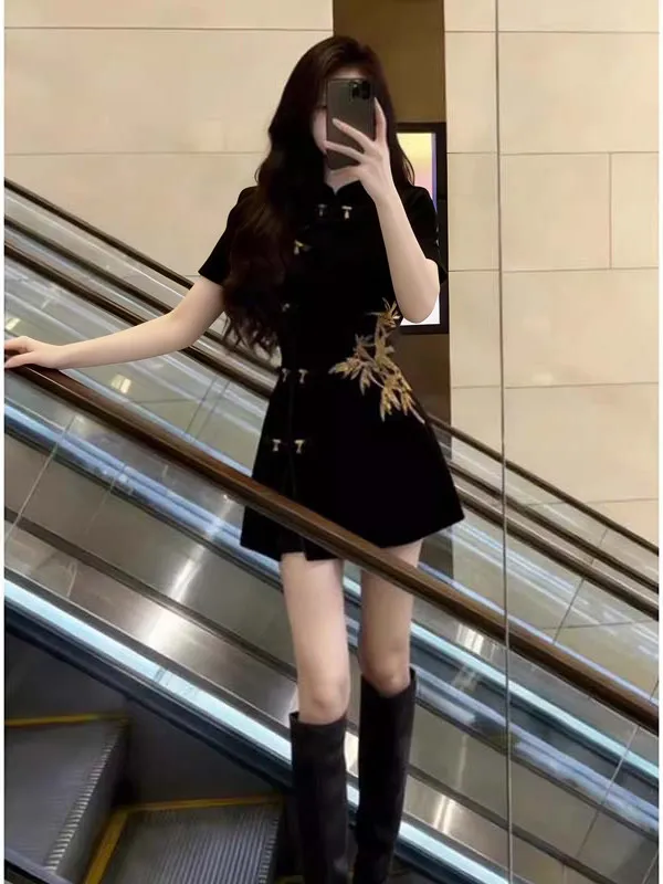 New 2026 Summer Women's Chinese Style National Trend Dress Shorts Set Two-Piece Light Polyester Fiber Short Sleeve
New 2026 Summer Women's Chinese Style National Trend Dress Shorts Set Two-Piece Light Polyester Fiber Short Sleeve