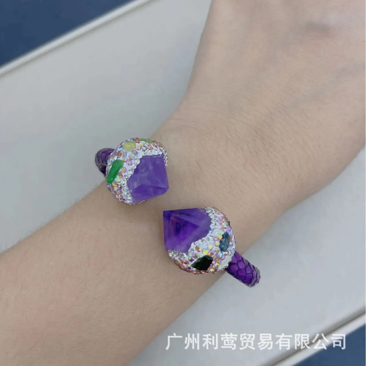 French bracelet personalized natural amethyst bracelet national style retro snake skin inlaid with Czech amethyst jewelry
French bracelet personalized natural amethyst bracelet national style retro snake skin inlaid with Czech amethyst jewelry