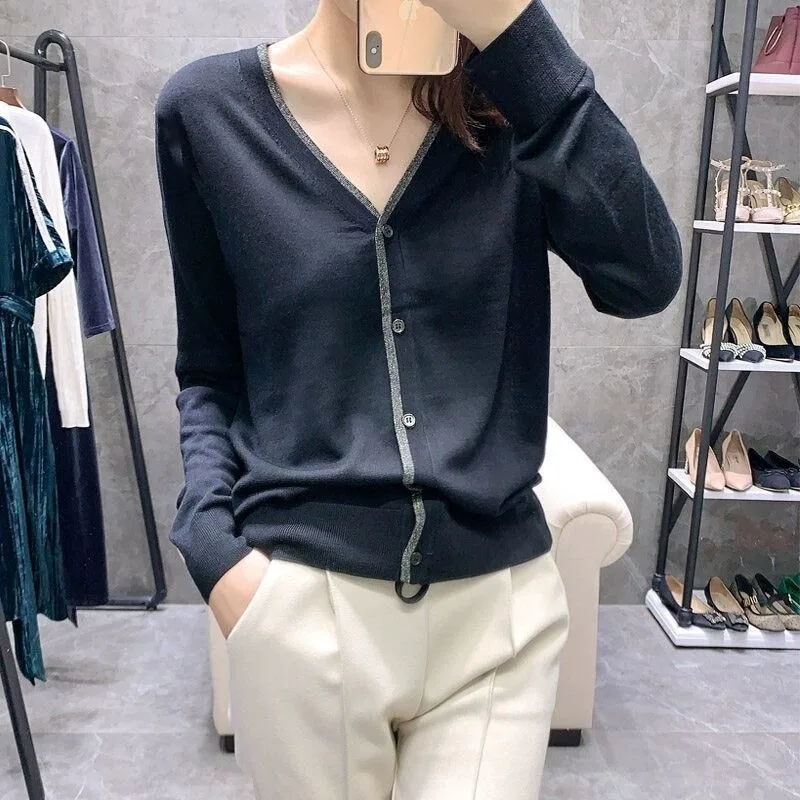 Spring Clothing New Thin Knit Cardigan Thin Sweater Knitted Women Top Loose Casual V-Neck Comfortable Soft Women Clothes 2025
Spring Clothing New Thin Knit Cardigan Thin Sweater Knitted Women Top Loose Casual V-Neck Comfortable Soft Women Clothes 2025