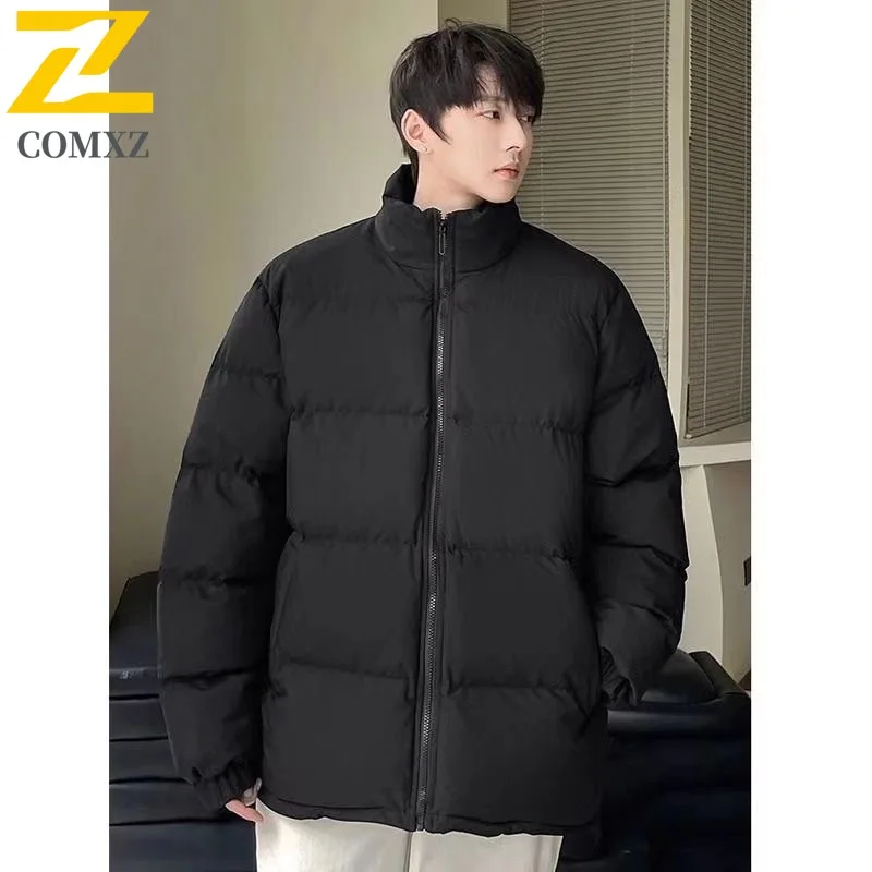 Men Bread Jacket 2025 Windproof Warm Thickened Hiking Travel Padding Coat Winter Street Color Block Hooded Parker Coat
Men Bread Jacket 2025 Windproof Warm Thickened Hiking Travel Padding Coat Winter Street Color Block Hooded Parker Coat