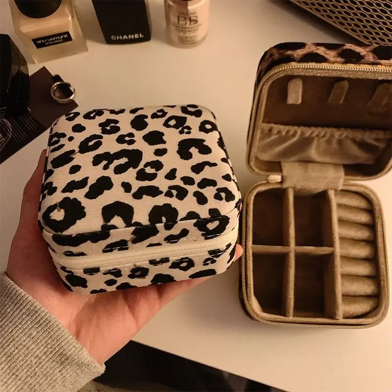Leopard Print Jewelry Box Portable Jewelry Storage Bag, Multifunctional Organizer for Bracelet, Earring Ring Travel Jewelry Case
Leopard Print Jewelry Box Portable Jewelry Storage Bag, Multifunctional Organizer for Bracelet, Earring Ring Travel Jewelry Case