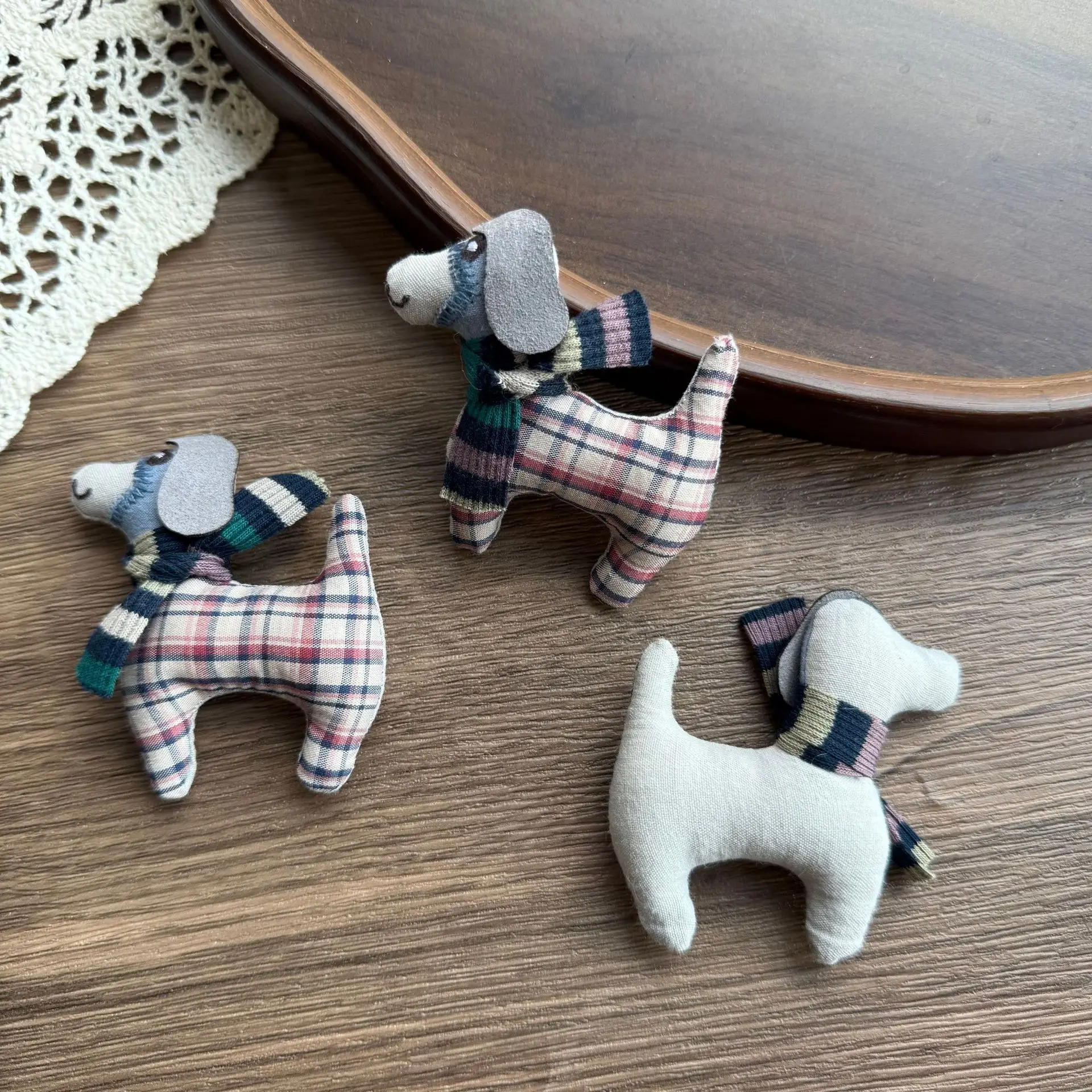Soft Stuffed Cotton Plaid Dachshund Pony Brooch Pin Handmade DIY Charm for Bag Hat Scarf Embellishment High Quality
Soft Stuffed Cotton Plaid Dachshund Pony Brooch Pin Handmade DIY Charm for Bag Hat Scarf Embellishment High Quality
