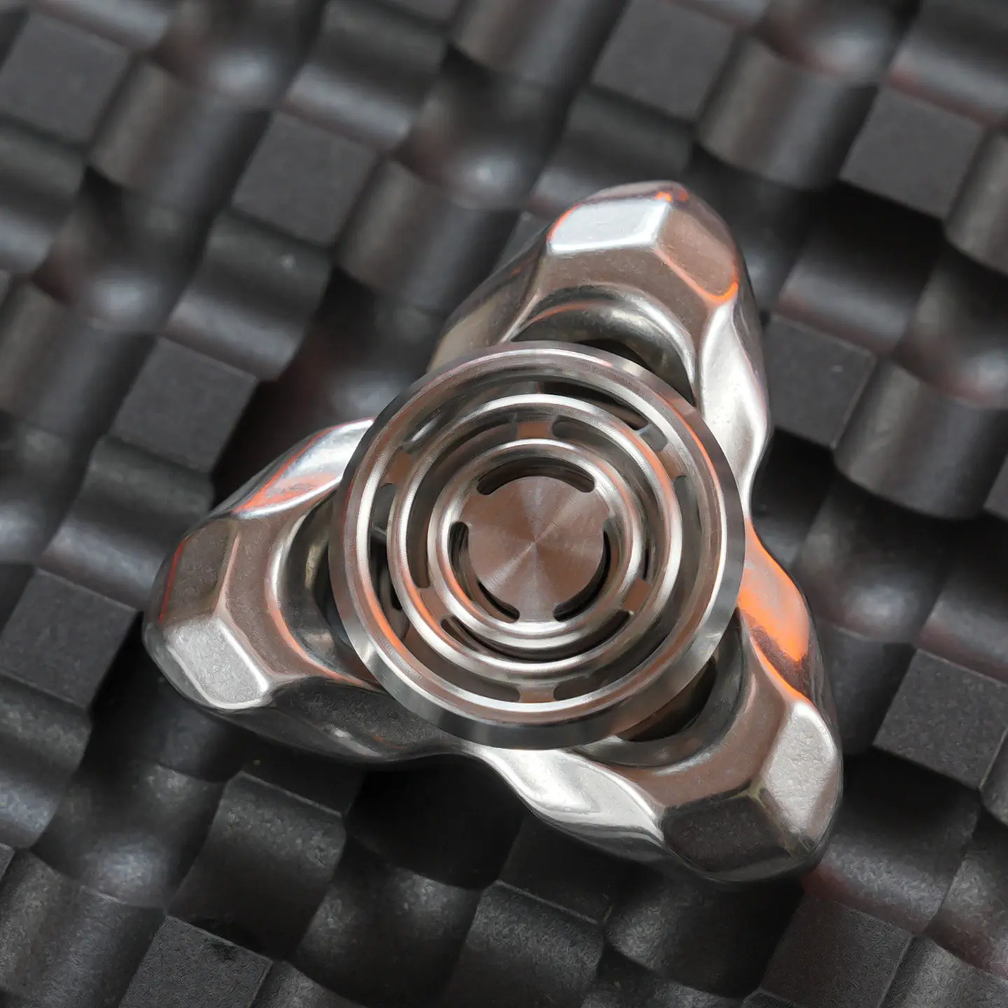 SJYEDC Stainless Steel Lieque Three-Leaf Attack Speed Mechanical Metal Fidget Spinner Desktop Decompression Toy
SJYEDC Stainless Steel Lieque Three-Leaf Attack Speed Mechanical Metal Fidget Spinner Desktop Decompression Toy