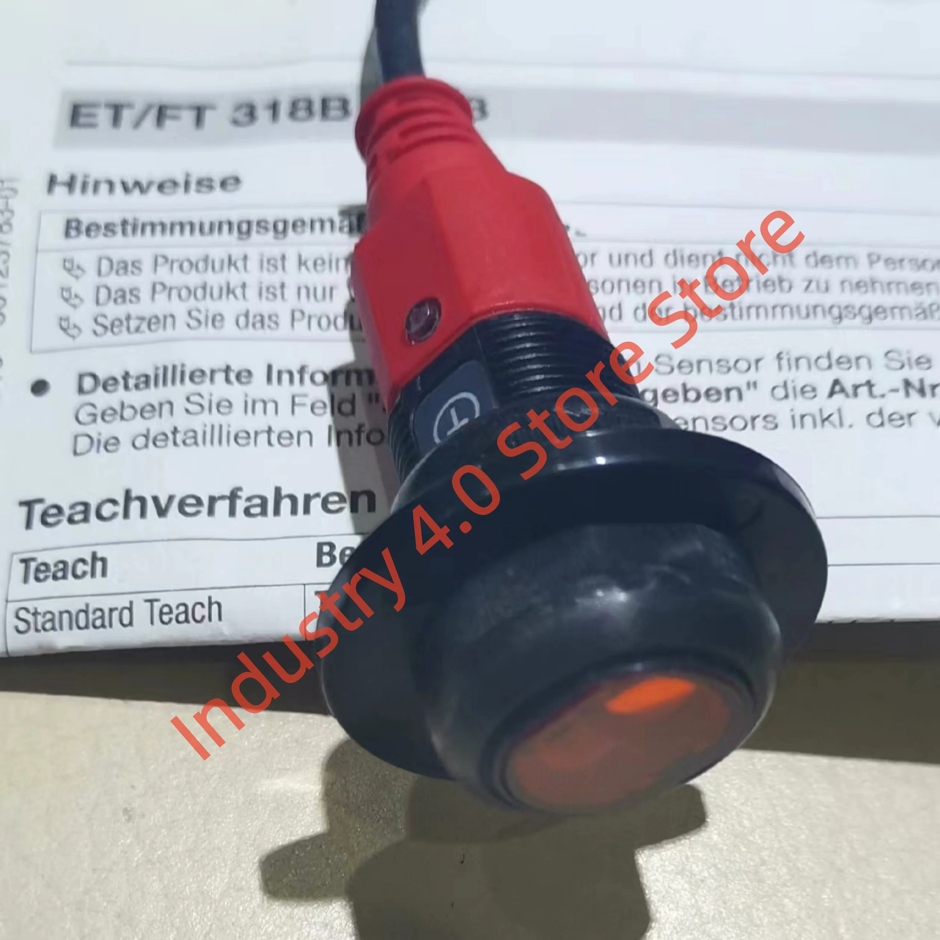 ET318B.3/2N ET318BI.3/4P brand new Photoelectric switch
ET318B.3/2N ET318BI.3/4P brand new Photoelectric switch