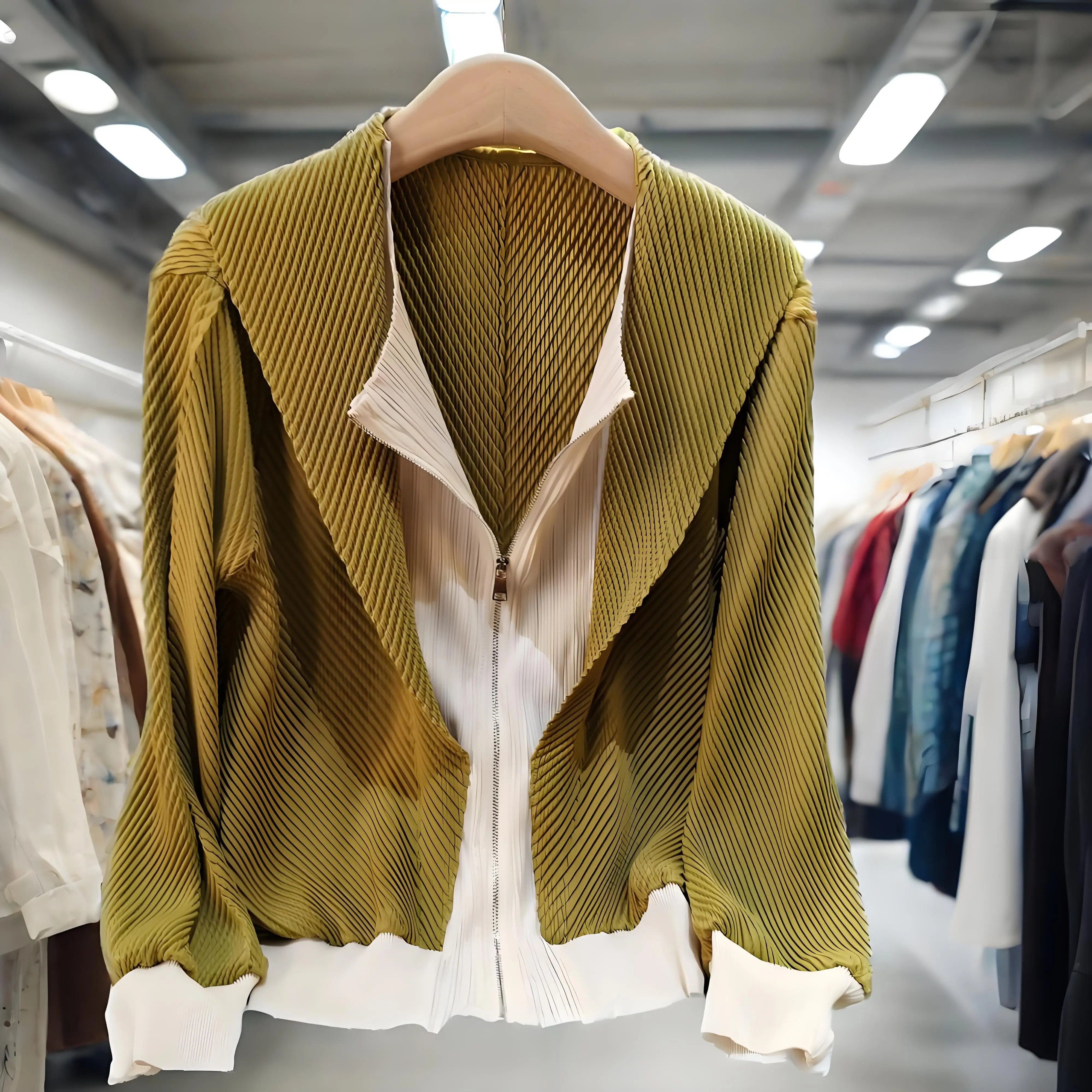 Miyake Fall New Fake Two-piece Splicing Hooded Fashion Loose Zipper Jacket Female Casual Versatile Long-sleeved Pleated Blouse
Miyake Fall New Fake Two-piece Splicing Hooded Fashion Loose Zipper Jacket Female Casual Versatile Long-sleeved Pleated Blouse