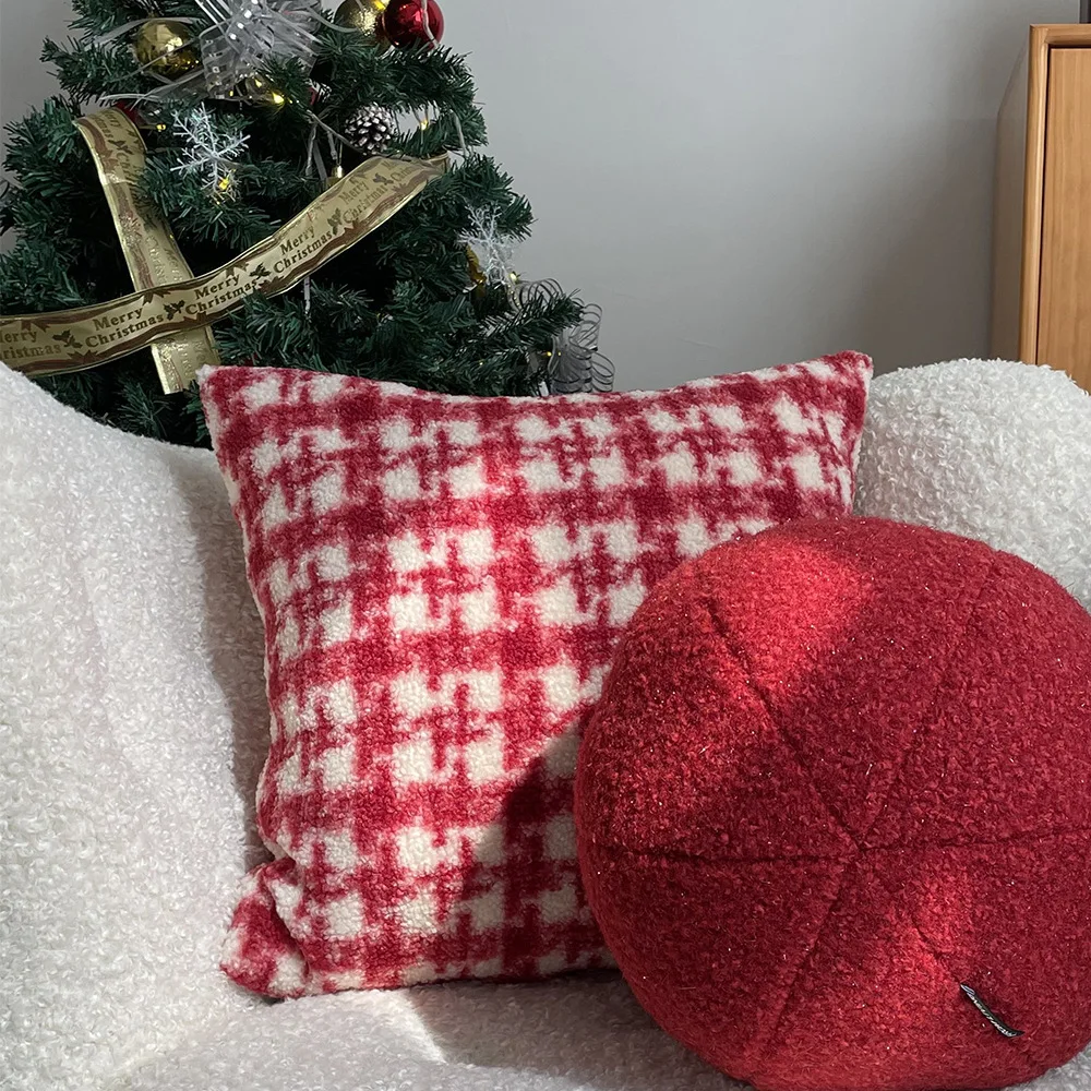 2022 New High Quality Red Pompon Shaped Throwing Pillow Autumn And Winter Christmas Celebration Throwing Pillow Pillow With Core
2022 New High Quality Red Pompon Shaped Throwing Pillow Autumn And Winter Christmas Celebration Throwing Pillow Pillow With Core