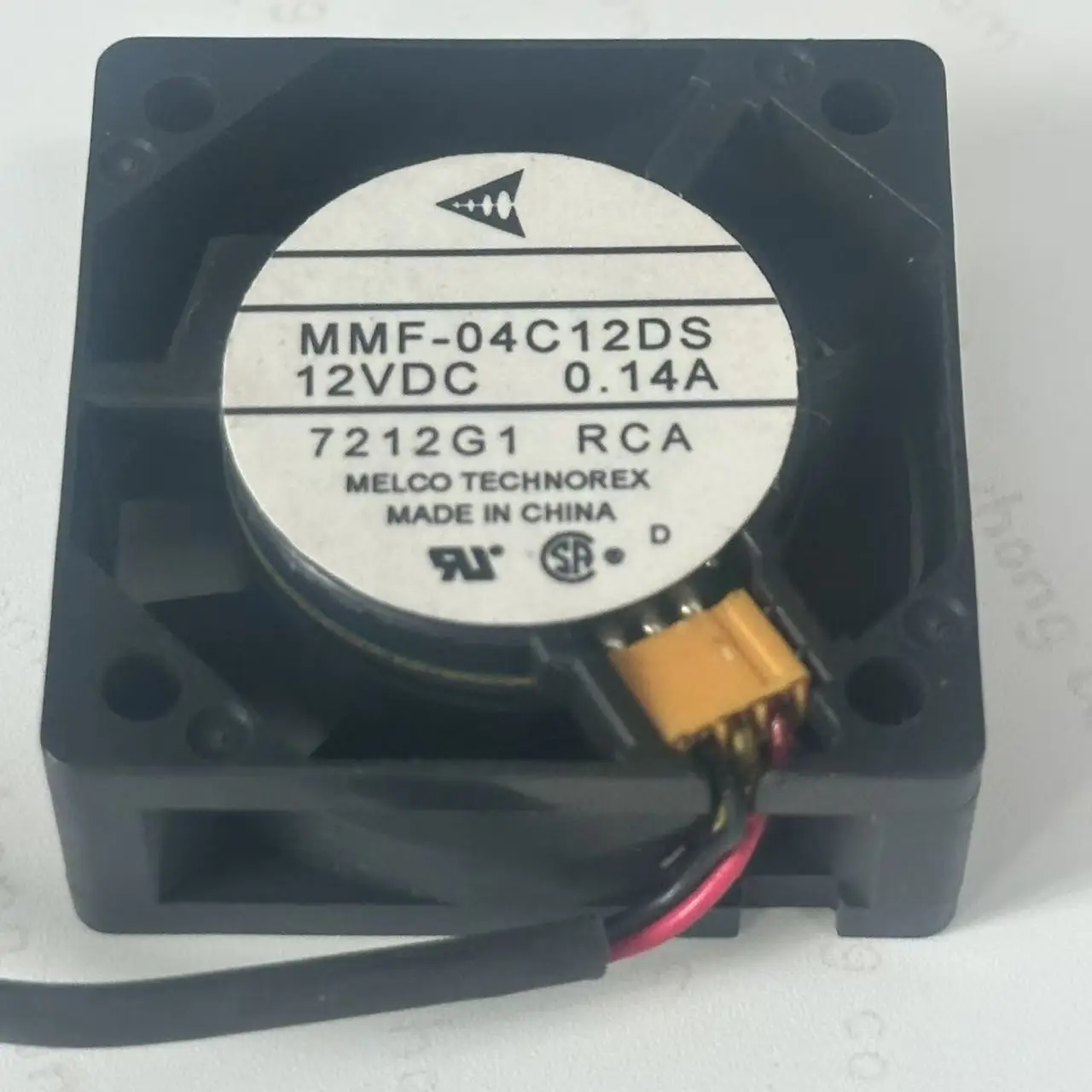 MMF-04C12DS DC 12 В 0,14 А 40x40x15 мм 3-проводной охлаждающий вентилятор для сервера
MMF-04C12DS DC 12 В 0,14 А 40x40x15 мм 3-проводной охлаждающий вентилятор для сервера