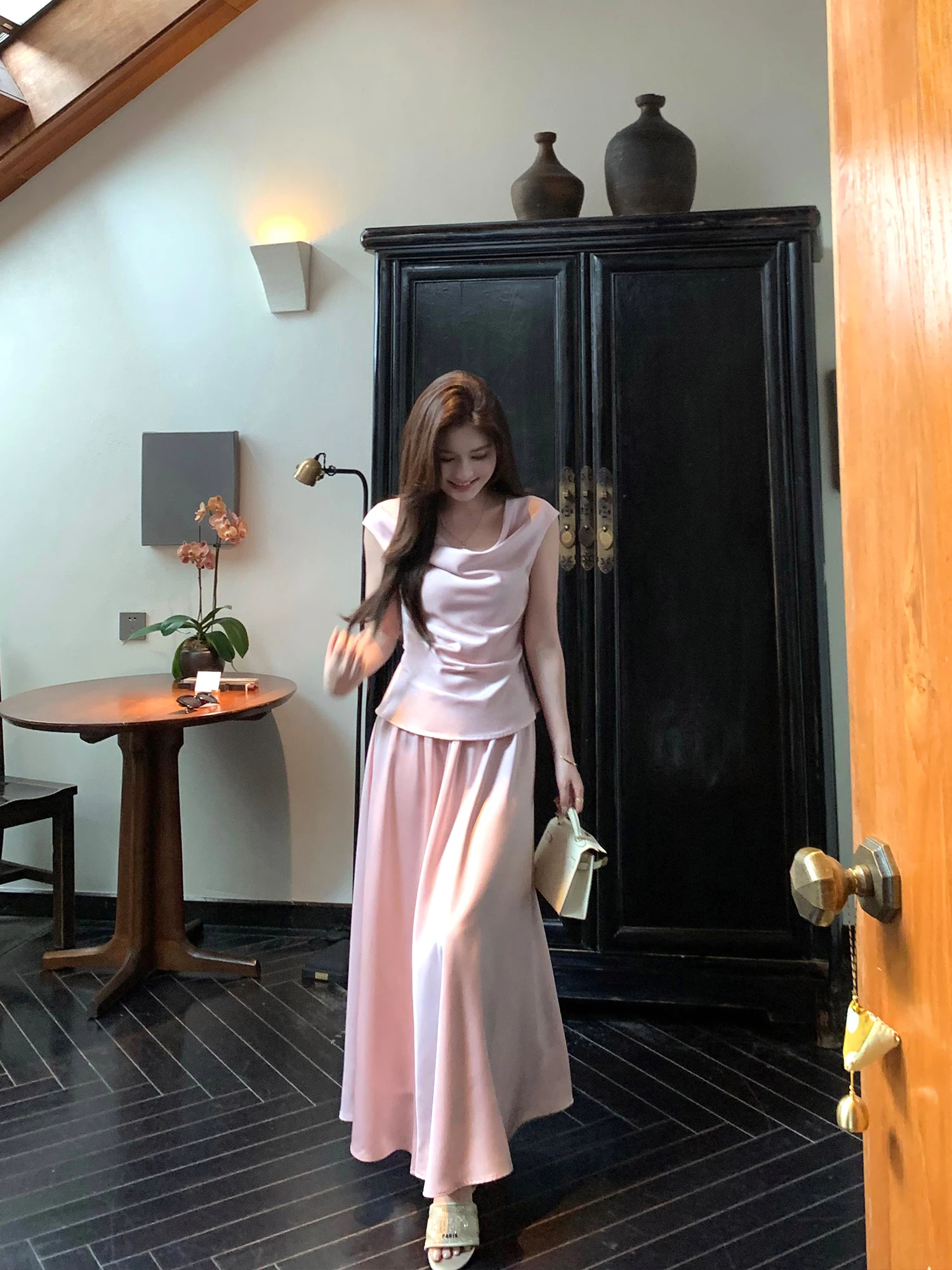 Pusumede Satin Sleeveless Shirt Women's Glossy A-Line Skirt Set Casual Style Polyester Fiber Regular Length Collar
Pusumede Satin Sleeveless Shirt Women's Glossy A-Line Skirt Set Casual Style Polyester Fiber Regular Length Collar