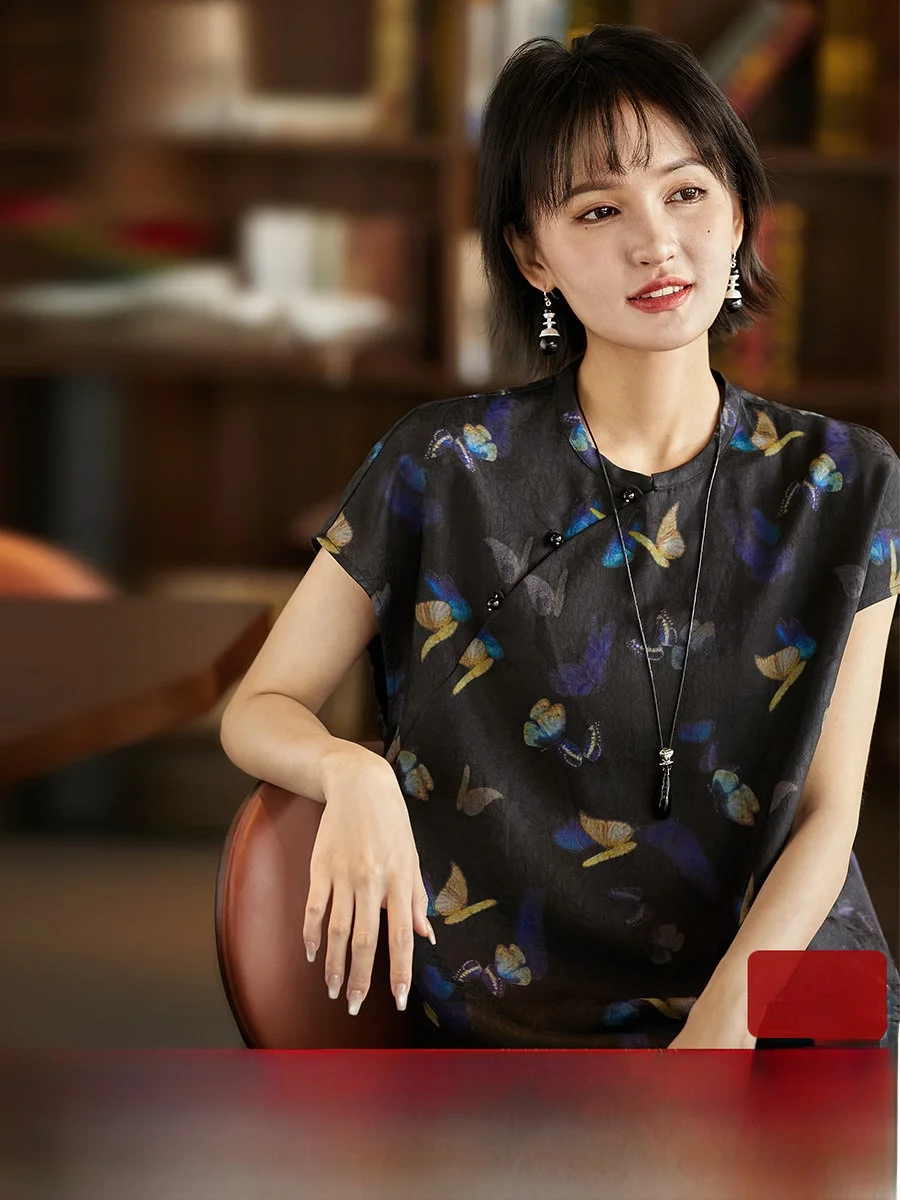 Новая женская блузка из китайского шелка с принтом, глубокий оттенок, 26 мм, из туссах-шелка, с цветочной вышивкой, в традиционном национальном стиле.
Новая женская блузка из китайского шелка с принтом, глубокий оттенок, 26 мм, из туссах-шелка, с цветочной вышивкой, в традиционном национальном стиле.