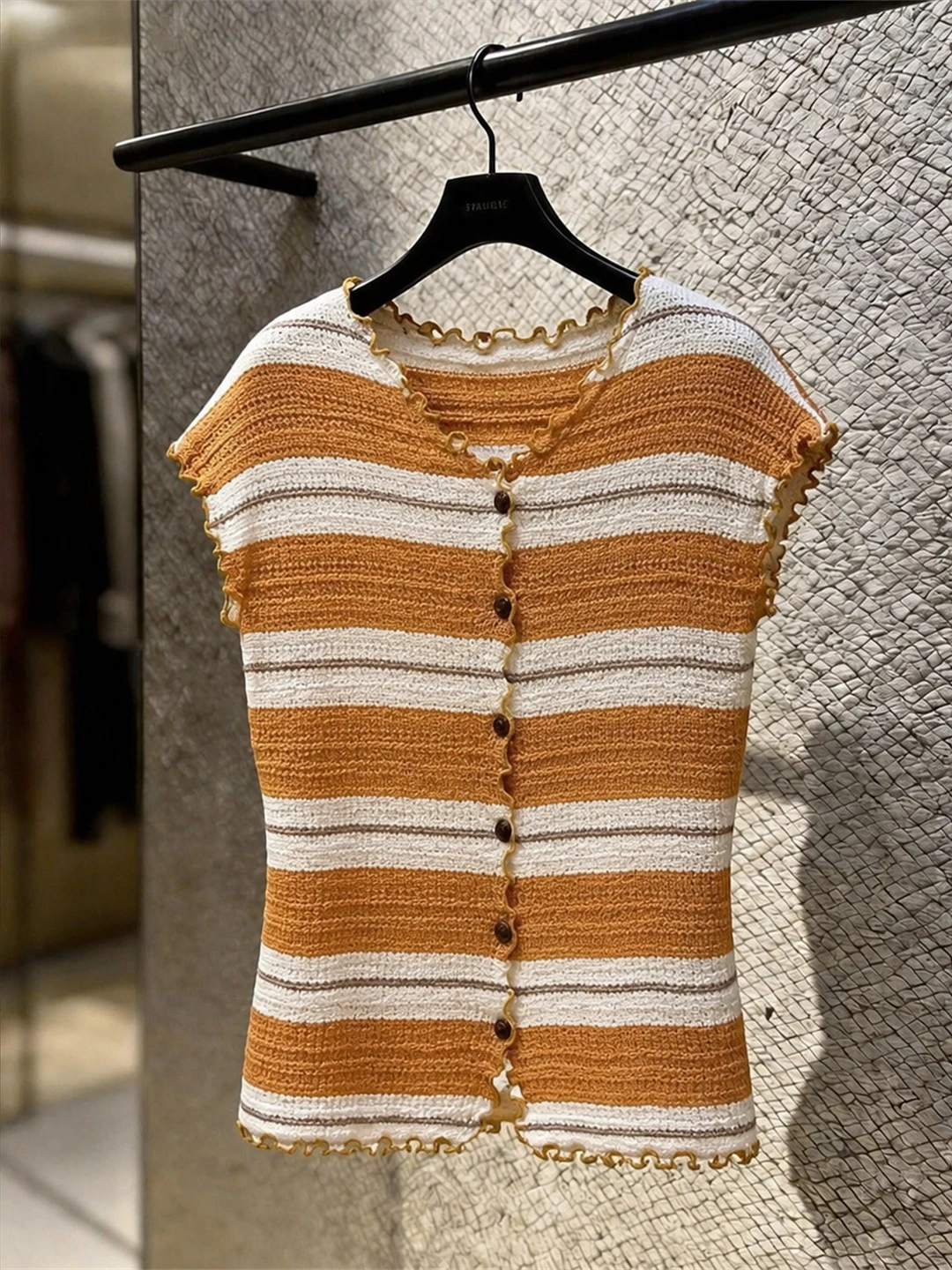 Fashionable Striped Ice Silk Knitted Short Sleeve Women's Top Single Button Korean Style Summer Anti-Aging Trendy Blouse
Fashionable Striped Ice Silk Knitted Short Sleeve Women's Top Single Button Korean Style Summer Anti-Aging Trendy Blouse
