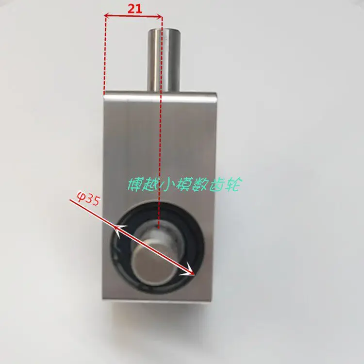 90 degree commutator reduction ratio 1:1 shaft diameter 15mm small spiral bevel gearbox
90 degree commutator reduction ratio 1:1 shaft diameter 15mm small spiral bevel gearbox