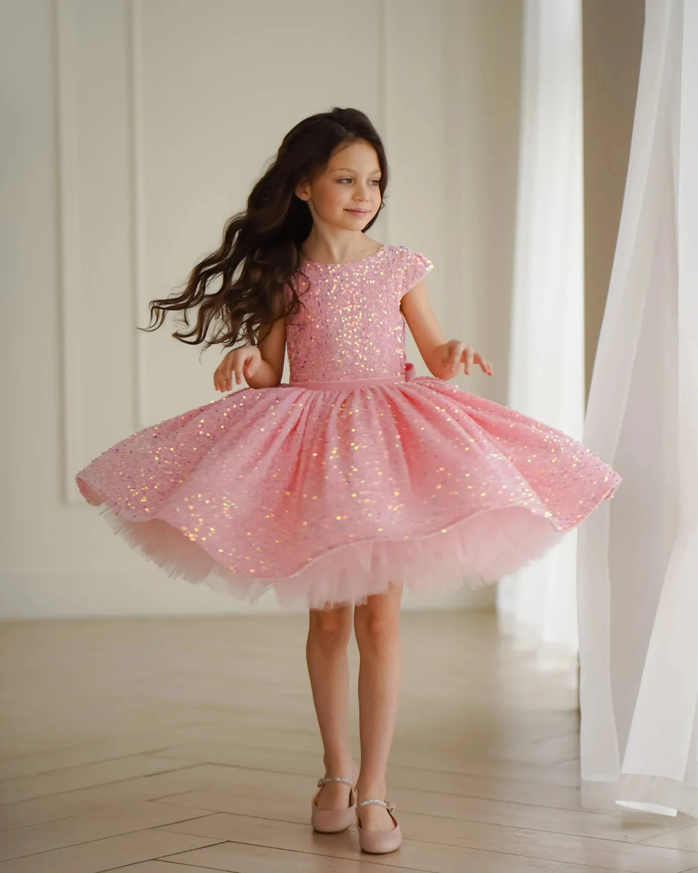 SZHNYLW Pink Glitter Girl Princess Dress Flower Girl Dress Above Knee Puffy Kid Birthday Party Dress Child Gown
SZHNYLW Pink Glitter Girl Princess Dress Flower Girl Dress Above Knee Puffy Kid Birthday Party Dress Child Gown
